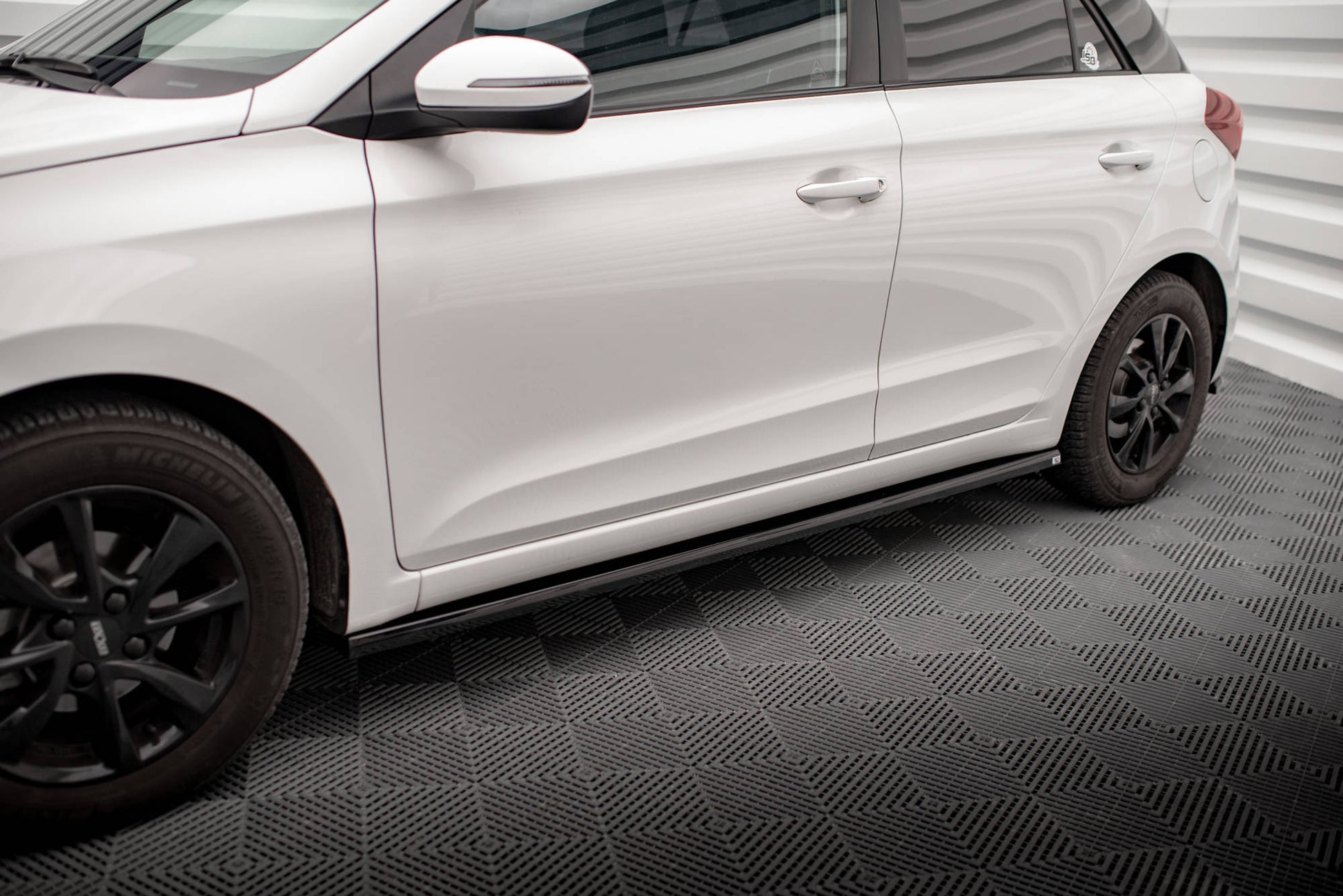 Maxton Seitenschweller Ansatz für Hyundai I20 Mk2 Facelift schwarz Hochglanz