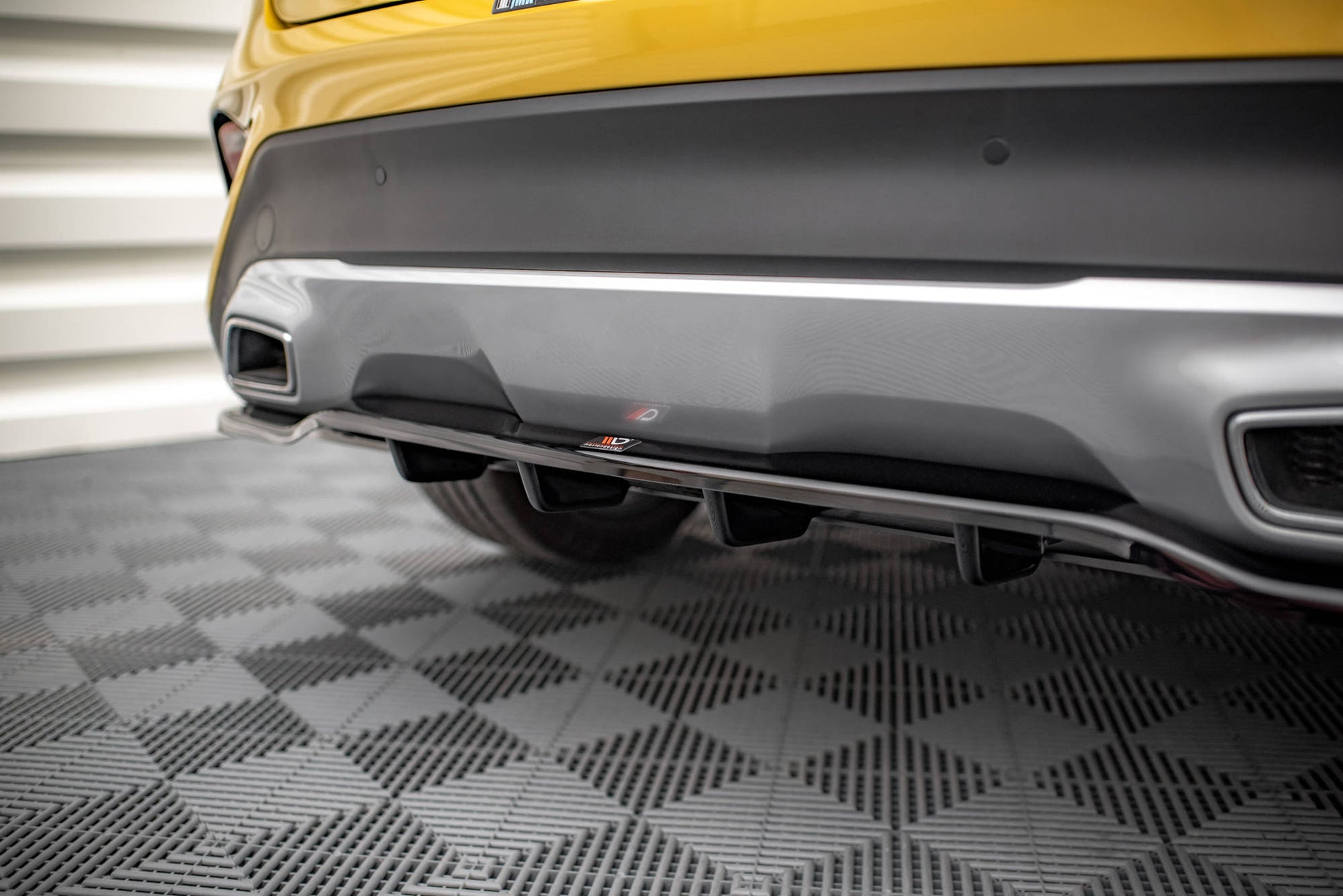 Maxton Mittlerer Diffusor Heck Ansatz DTM Look für Kia XCeed Mk1 schwarz Hochglanz