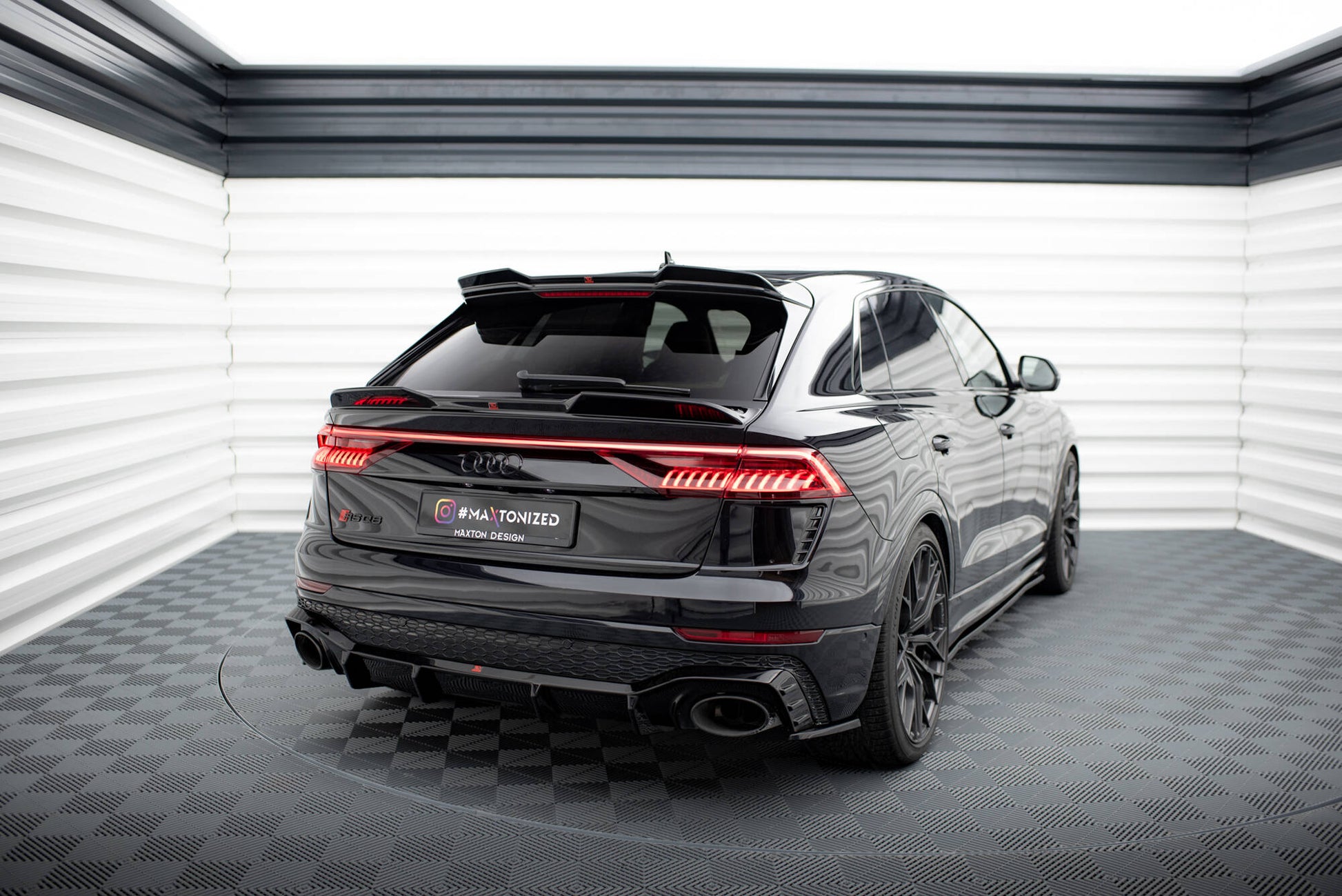 Maxton Niedriger Spoiler CAP für 3D Audi RSQ8 / SQ8 / Q8 S-Line Mk1 schwarz Hochglanz