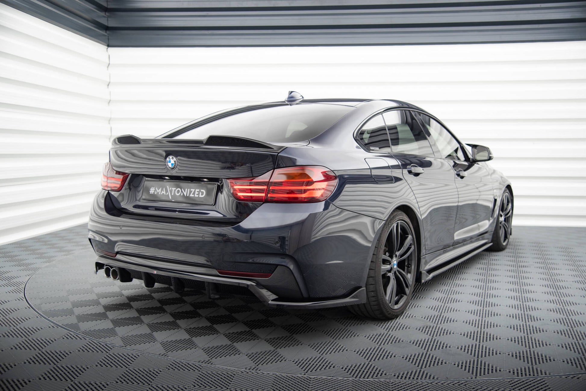 Maxton Mittlerer Diffusor Heck Ansatz DTM Look für BMW 4er Coupe / Gran Coupe / Cabrio M-Paket F32 / F36 / F33 schwarz Hoc...