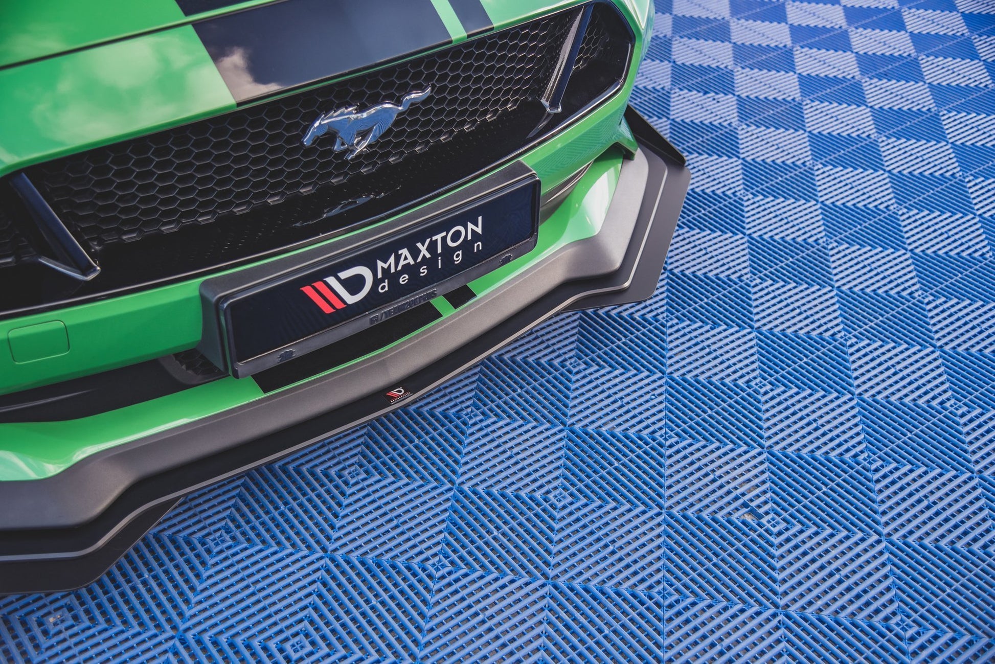 Maxton Street Pro Front Ansatz für V.1 für  + Flaps Ford Mustang GT Mk6 Facelift schwarz Hochglanz
