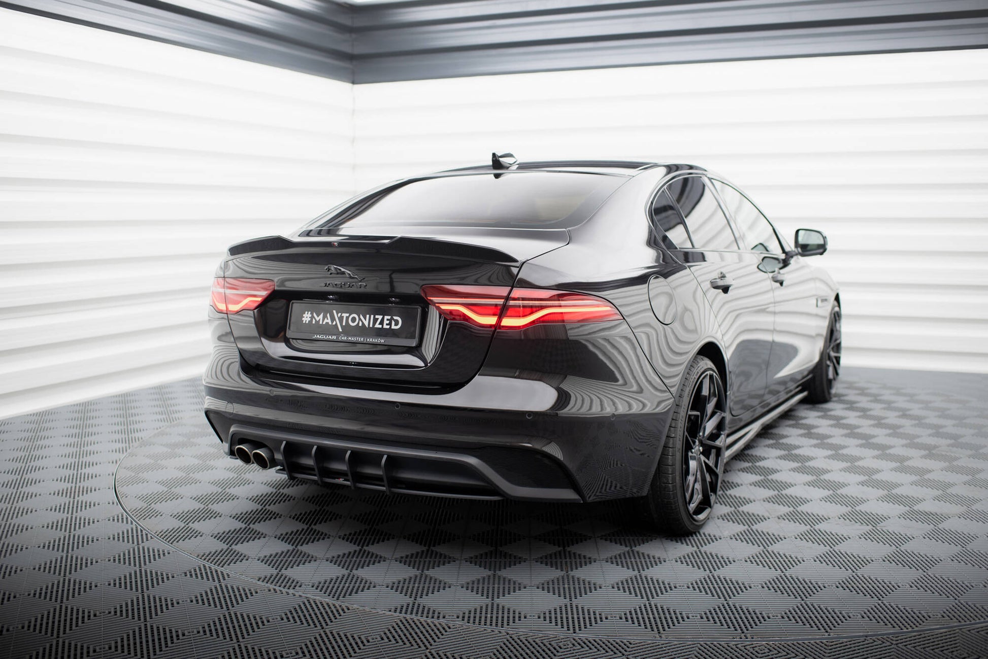 Maxton Street Pro Heckschürze für Jaguar XE X760 Facelift