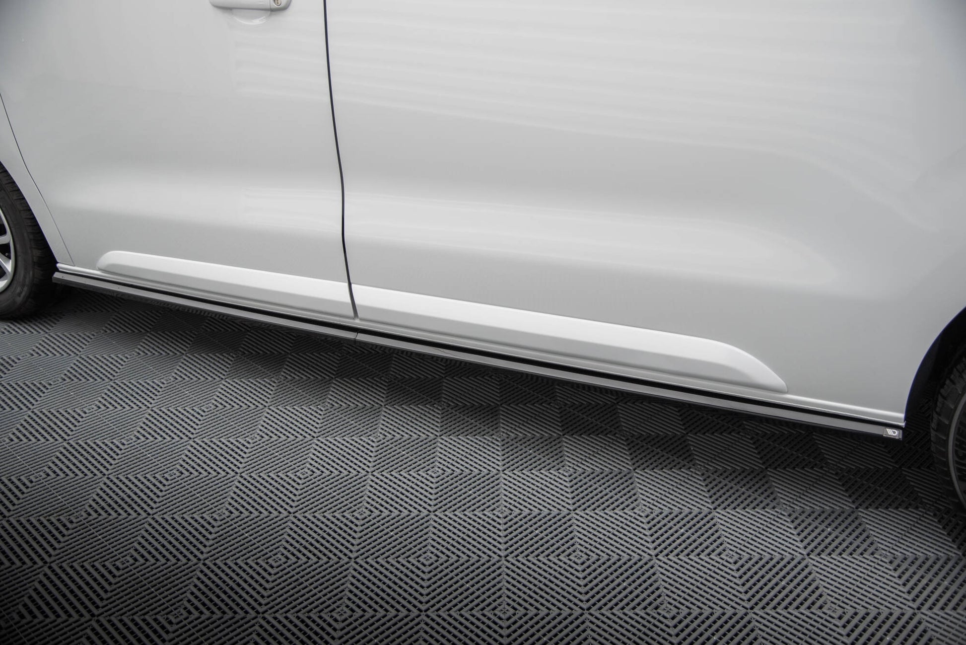 Maxton Seitenschweller Ansatz für Citroen Jumpy l2 /l3 Mk3 schwarz Hochglanz