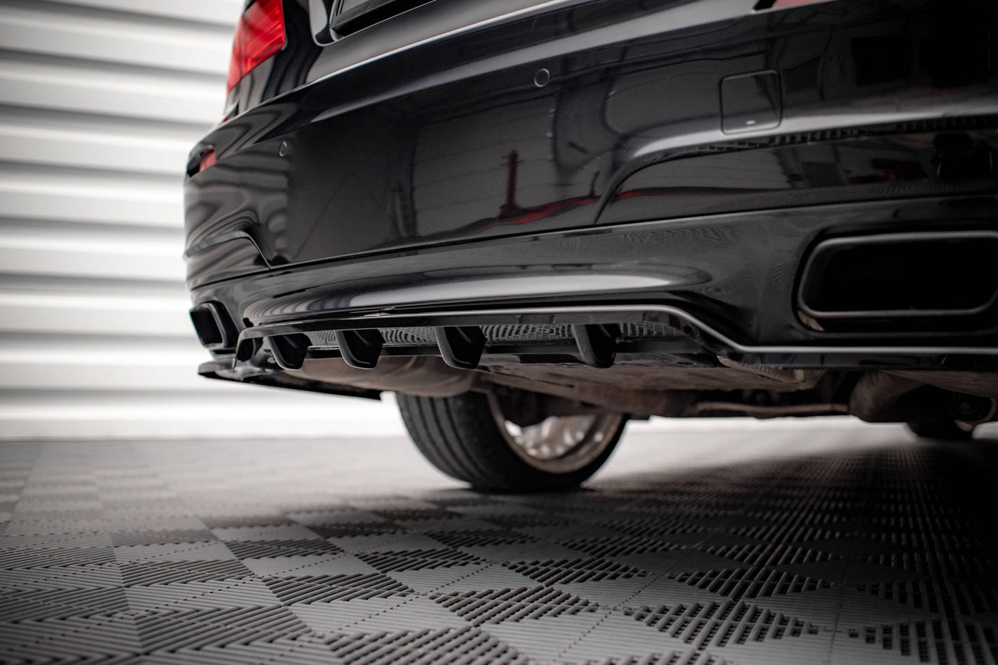 Maxton Mittlerer Diffusor Heck Ansatz DTM Look für BMW 7 M-Paket F01 schwarz Hochglanz