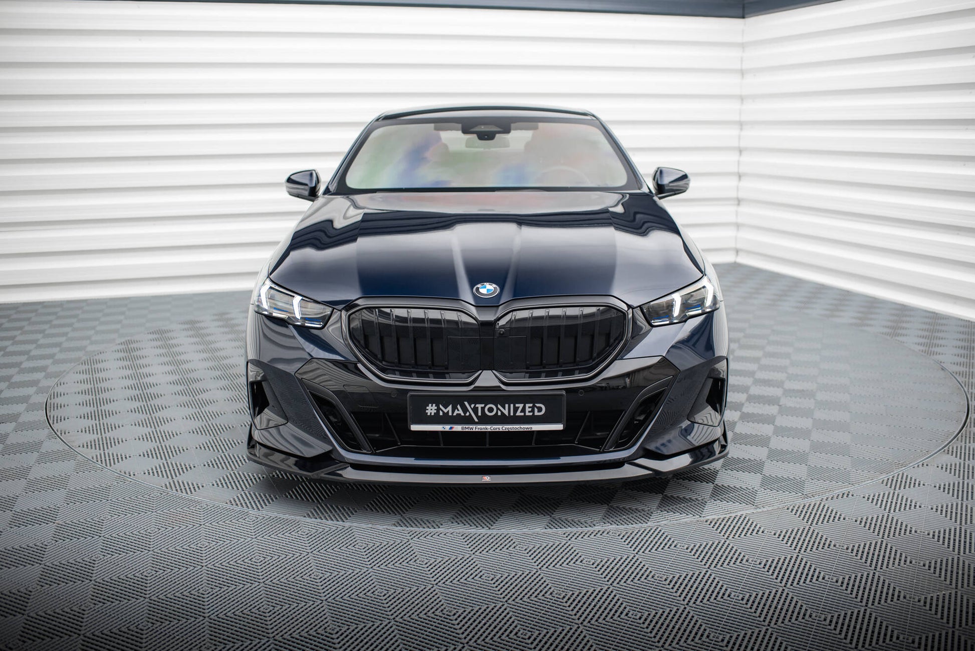 Maxton Front Ansatz V.2 für BMW 5er M-Paket G60 schwarz Hochglanz