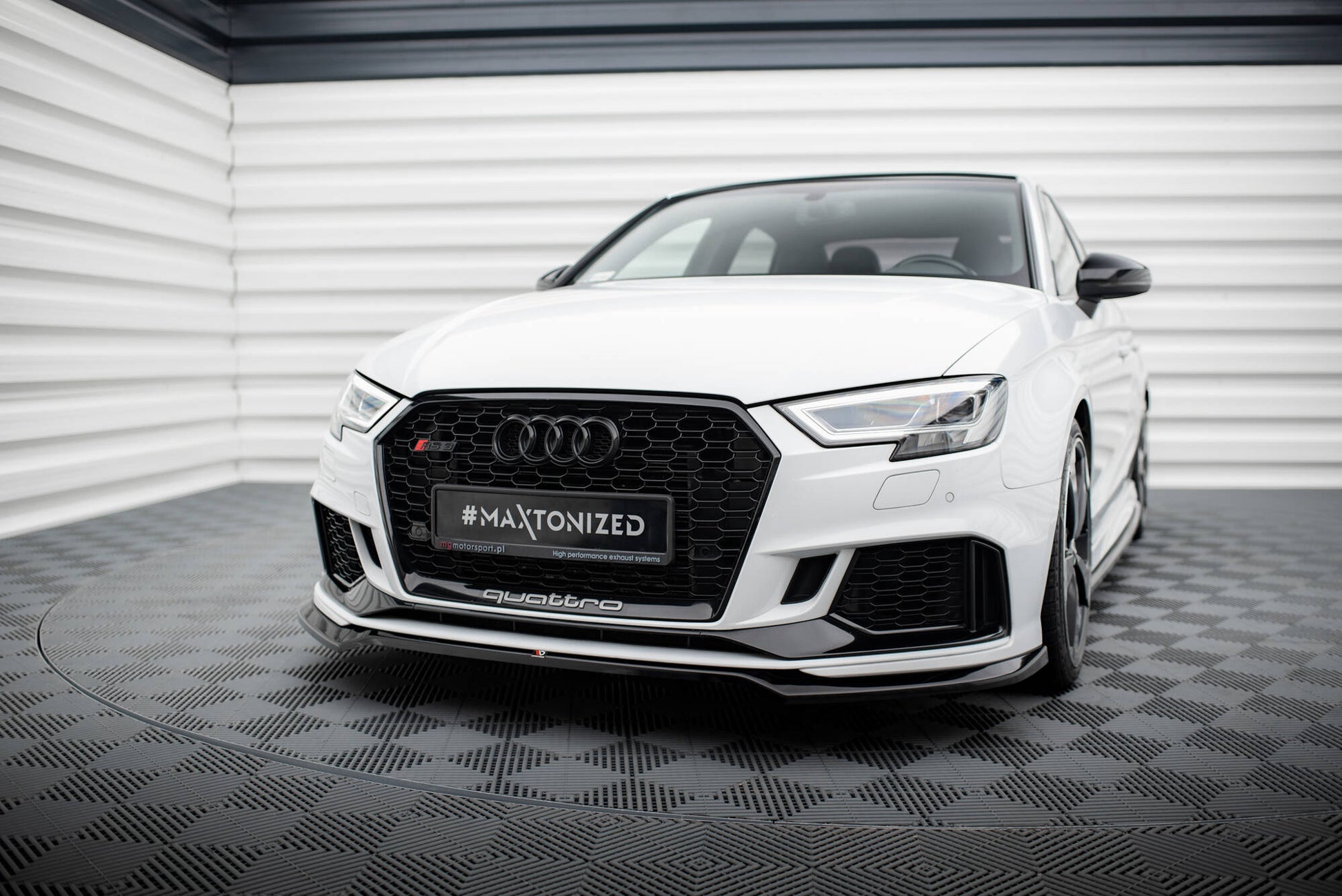 Maxton Front Ansatz V.5 für Audi RS3 Limousine 8V Facelift schwarz Hochglanz