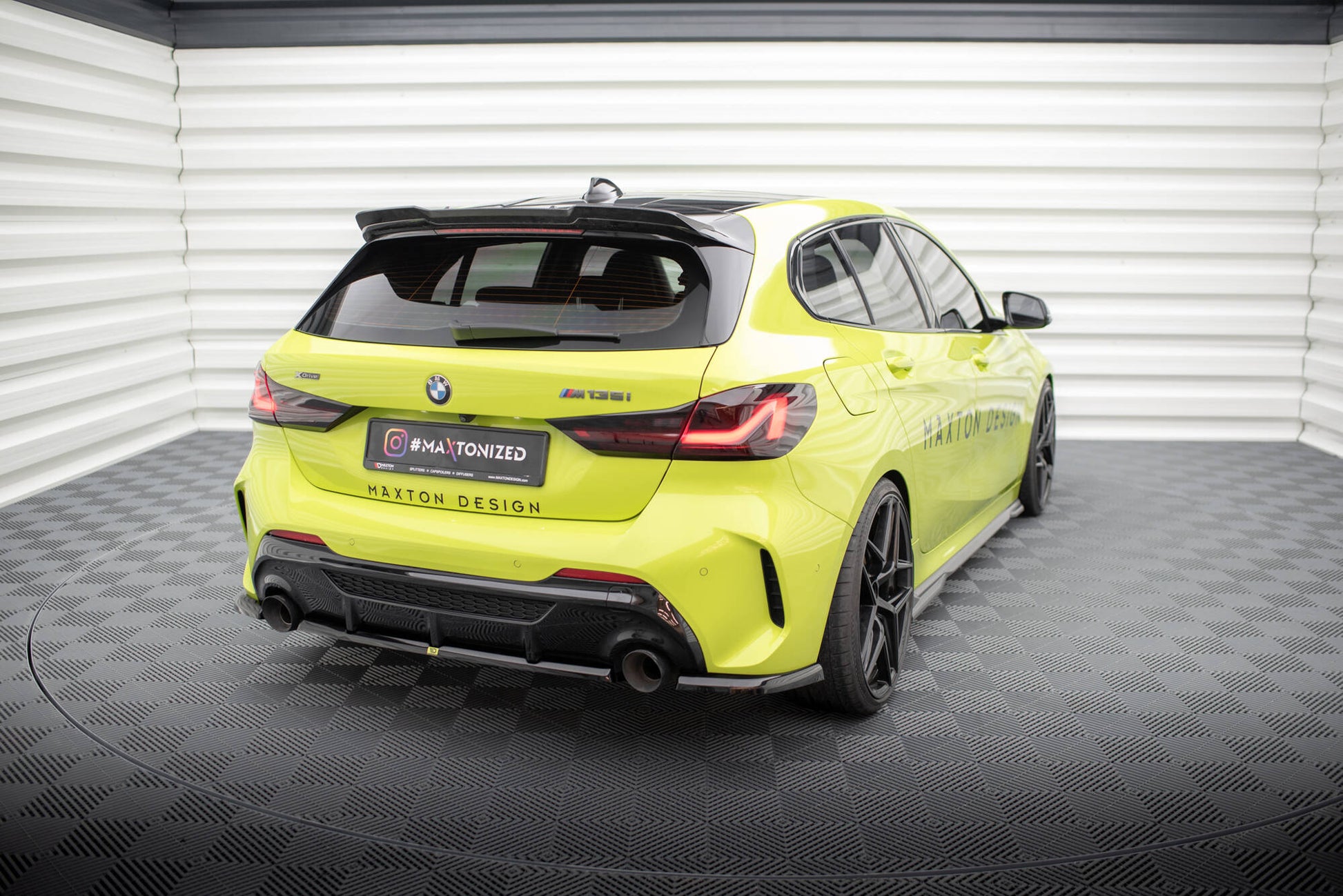 Maxton Heck Ansatz Flaps Diffusor V.1 für1 BMW 1er M-Paket / M135i F40 schwarz Hochglanz