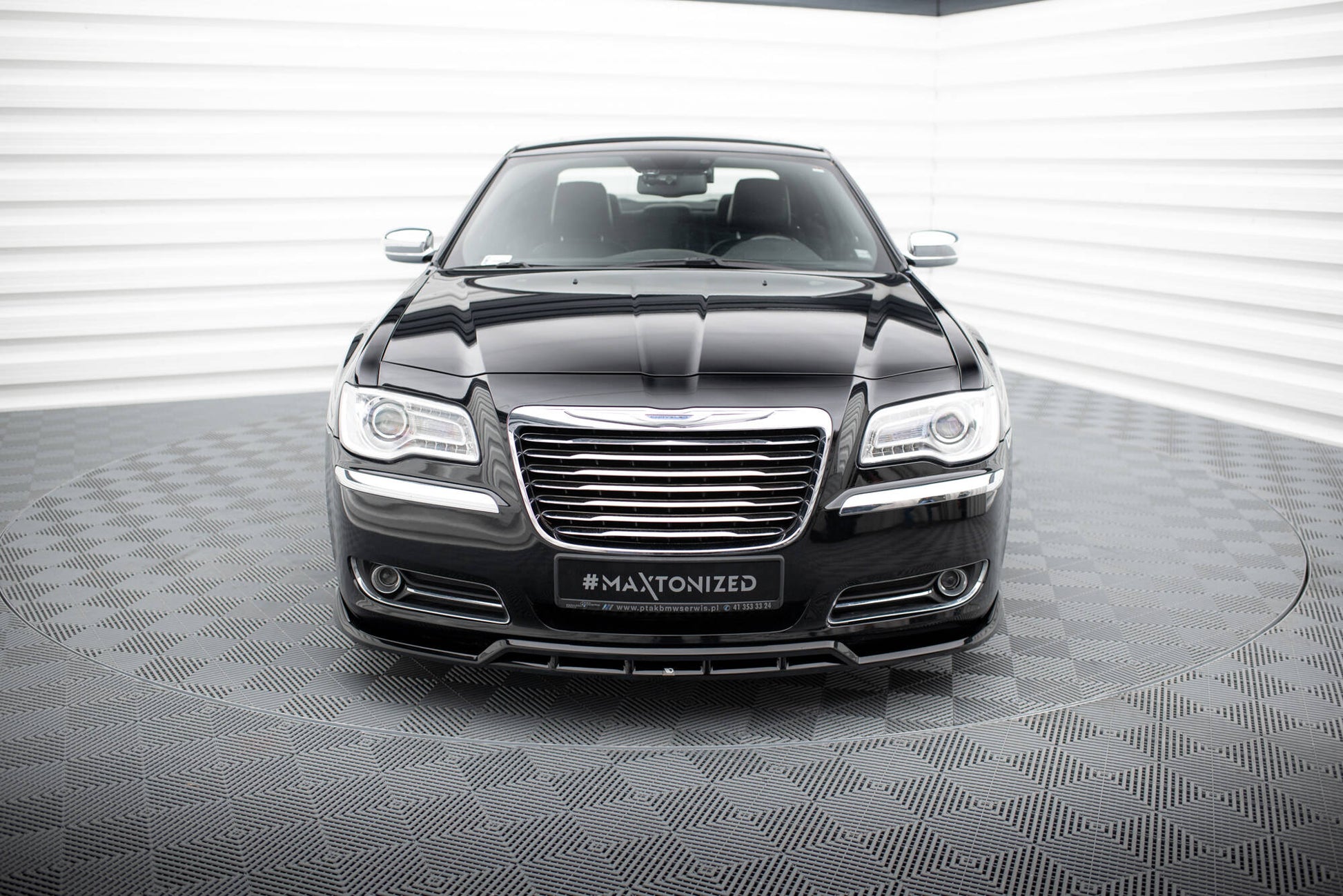 Maxton Front Ansatz für Chrysler 300 Mk2 schwarz Hochglanz