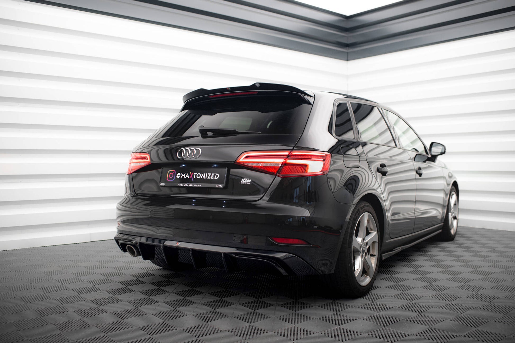 Maxton Diffusor Heck Ansatz für Audi A3 Sportback 8V Facelift (Version mit einseitigem Auspuffrohr)