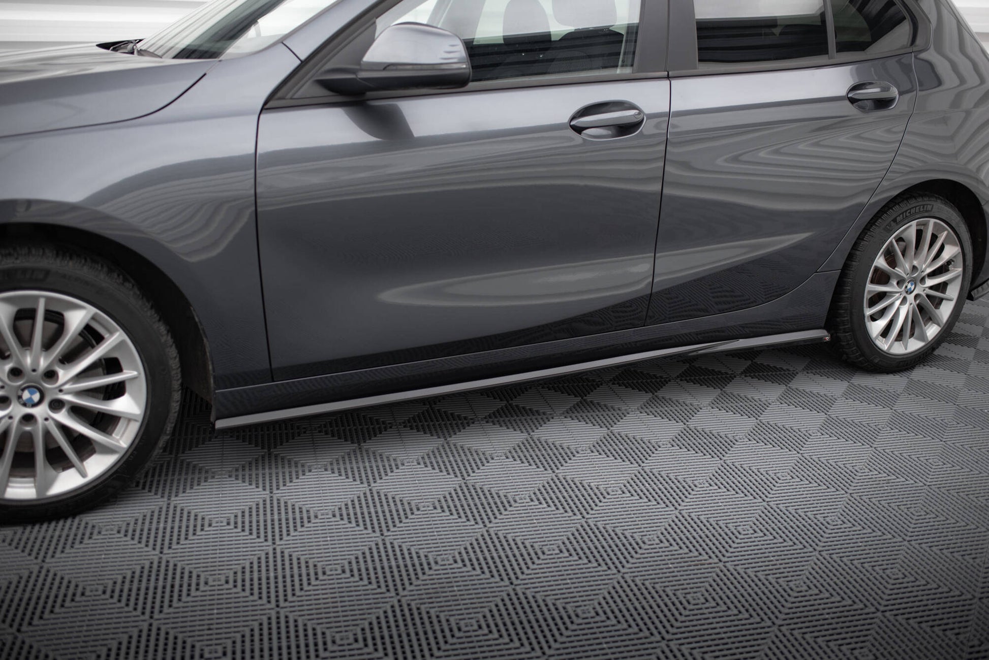 Maxton Seitenschweller Ansatz für BMW 1er F40 schwarz Hochglanz