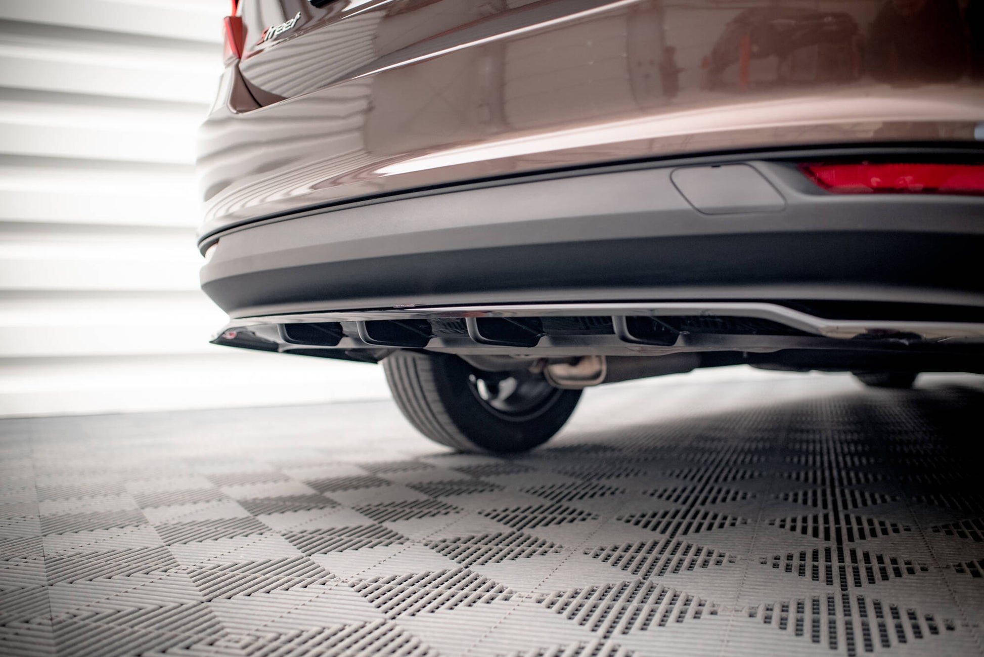 Maxton Mittlerer Diffusor Heck Ansatz DTM Look für Fiat Tipo S Limousine Mk1 schwarz Hochglanz