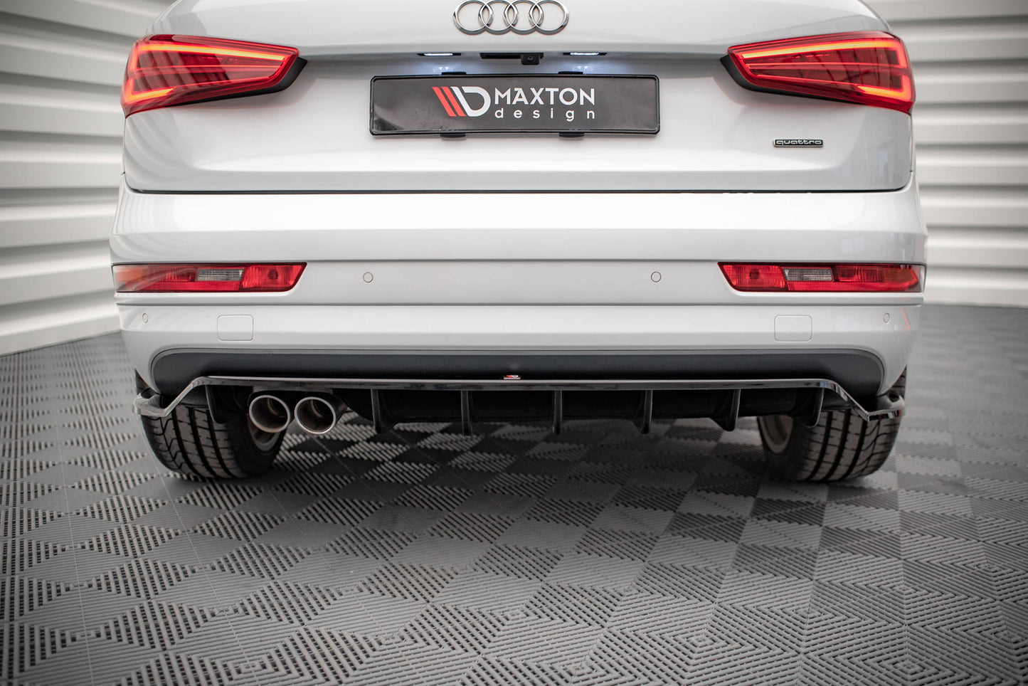 Maxton Mittlerer Diffusor Heck Ansatz DTM Look für Audi Q3 Sport 8U Facelift schwarz Hochglanz