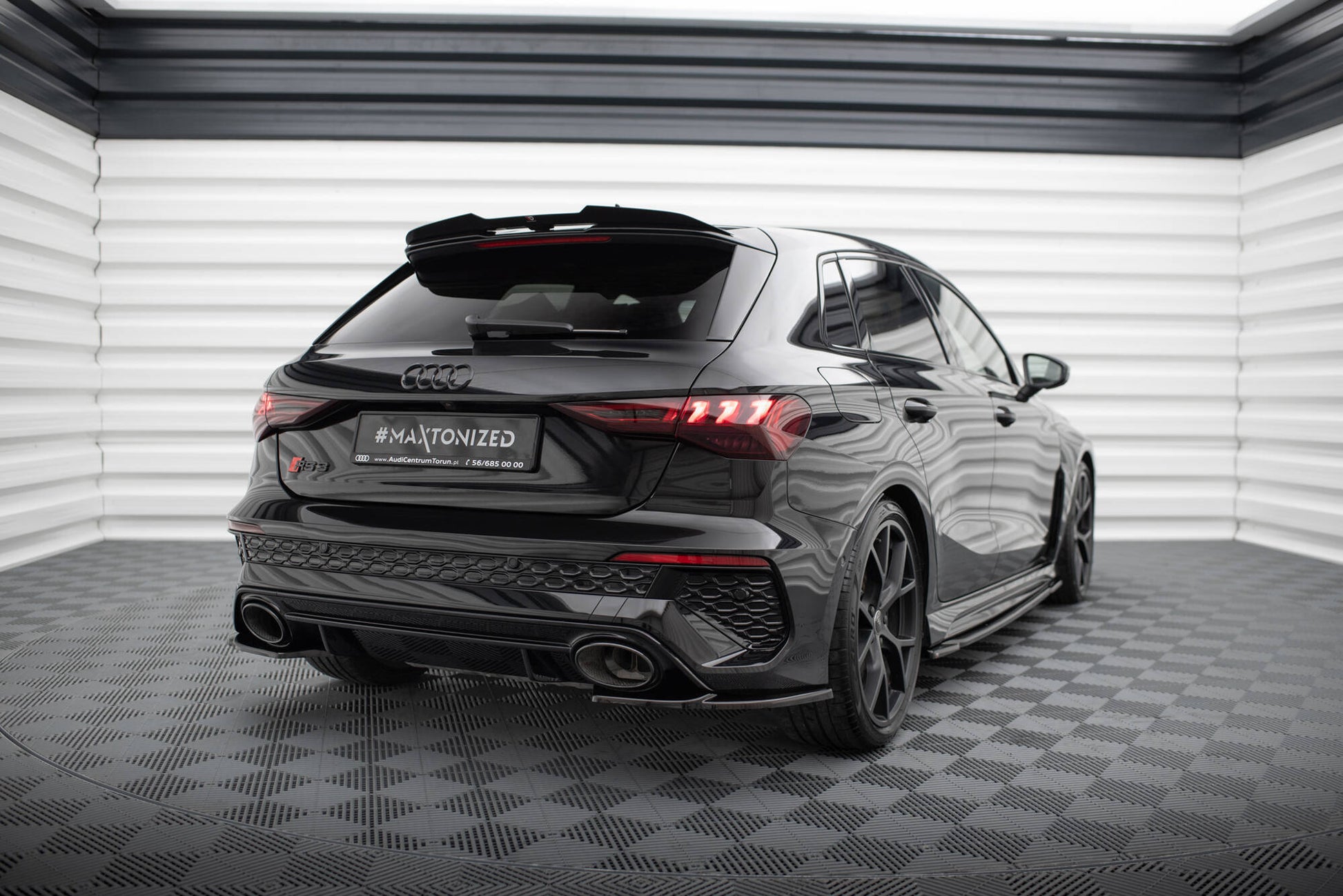 Maxton Heck Ansatz Flaps Diffusor V.1 für Audi RS3 Sportback 8Y schwarz Hochglanz