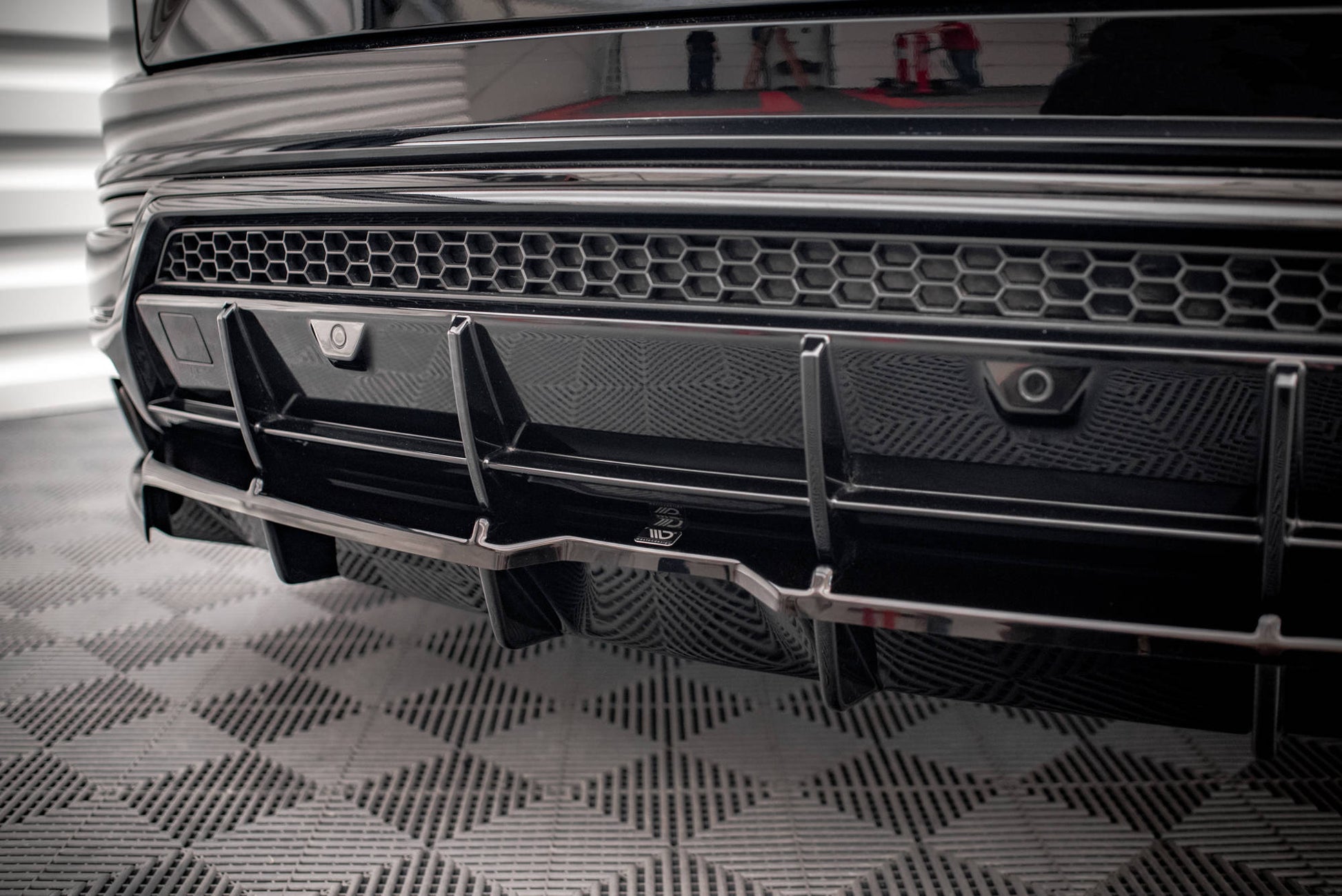 Maxton Mittlerer Diffusor Heck Ansatz DTM Look für Lamborghini Urus Mk1 schwarz Hochglanz
