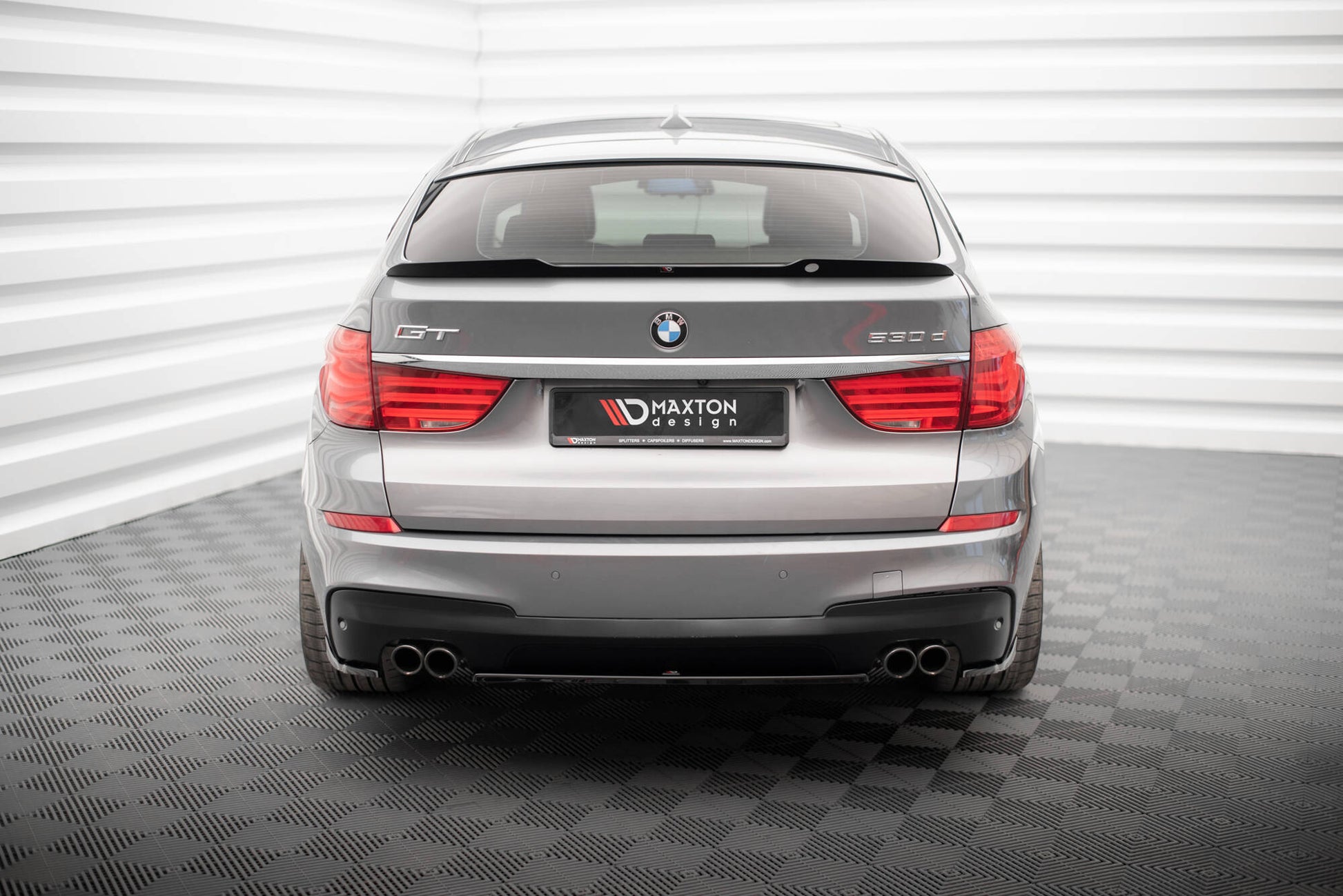 Maxton Mittlerer Diffusor Heck Ansatz für BMW 5er GT M-Paket F07 schwarz Hochglanz