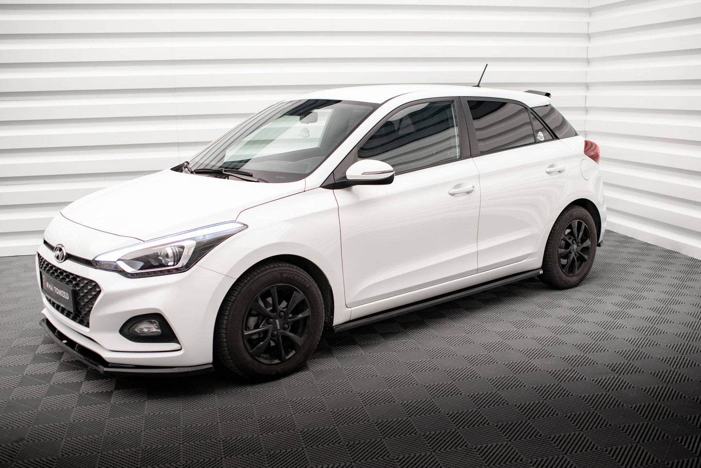 Maxton Seitenschweller Ansatz für Hyundai I20 Mk2 Facelift schwarz Hochglanz