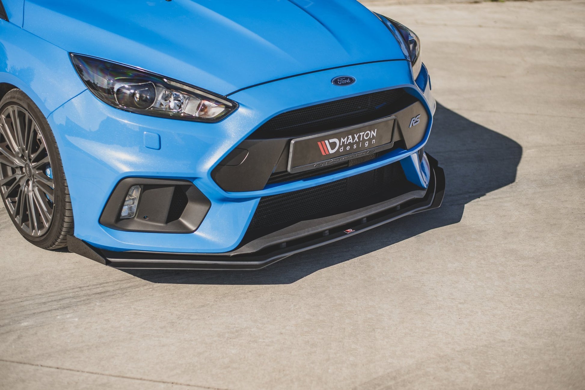Maxton Robuste Racing Front Ansatz für passend +Flaps für Ford Focus RS Mk3 schwarz Hochglanz