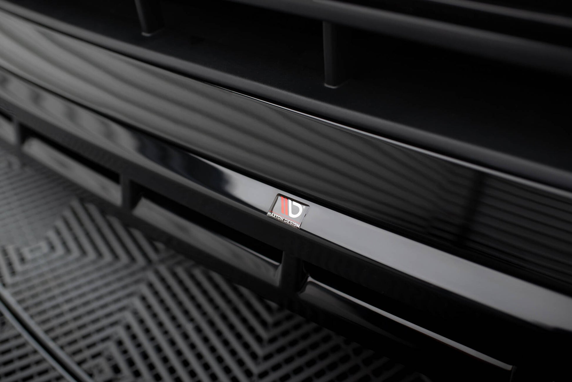 Maxton Front Ansatz für Audi SQ8 / Q8 S-Line Mk1 Facelift schwarz Hochglanz