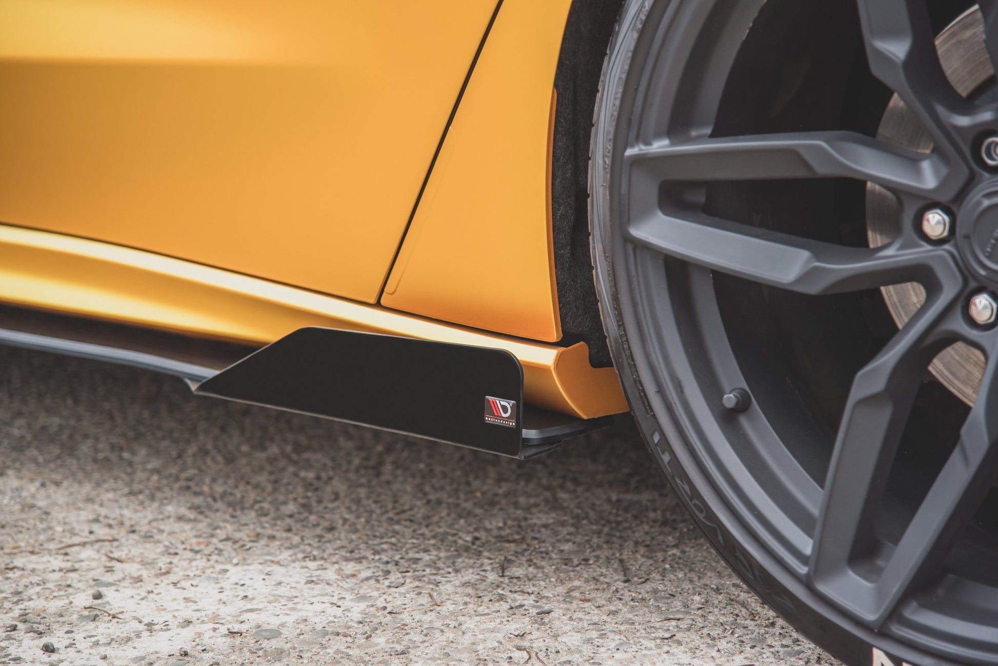 Maxton Robuste Racing Seitenschweller Ansatz für für + Flaps Ford Focus ST / ST-Line Mk4 schwarz Hochglanz