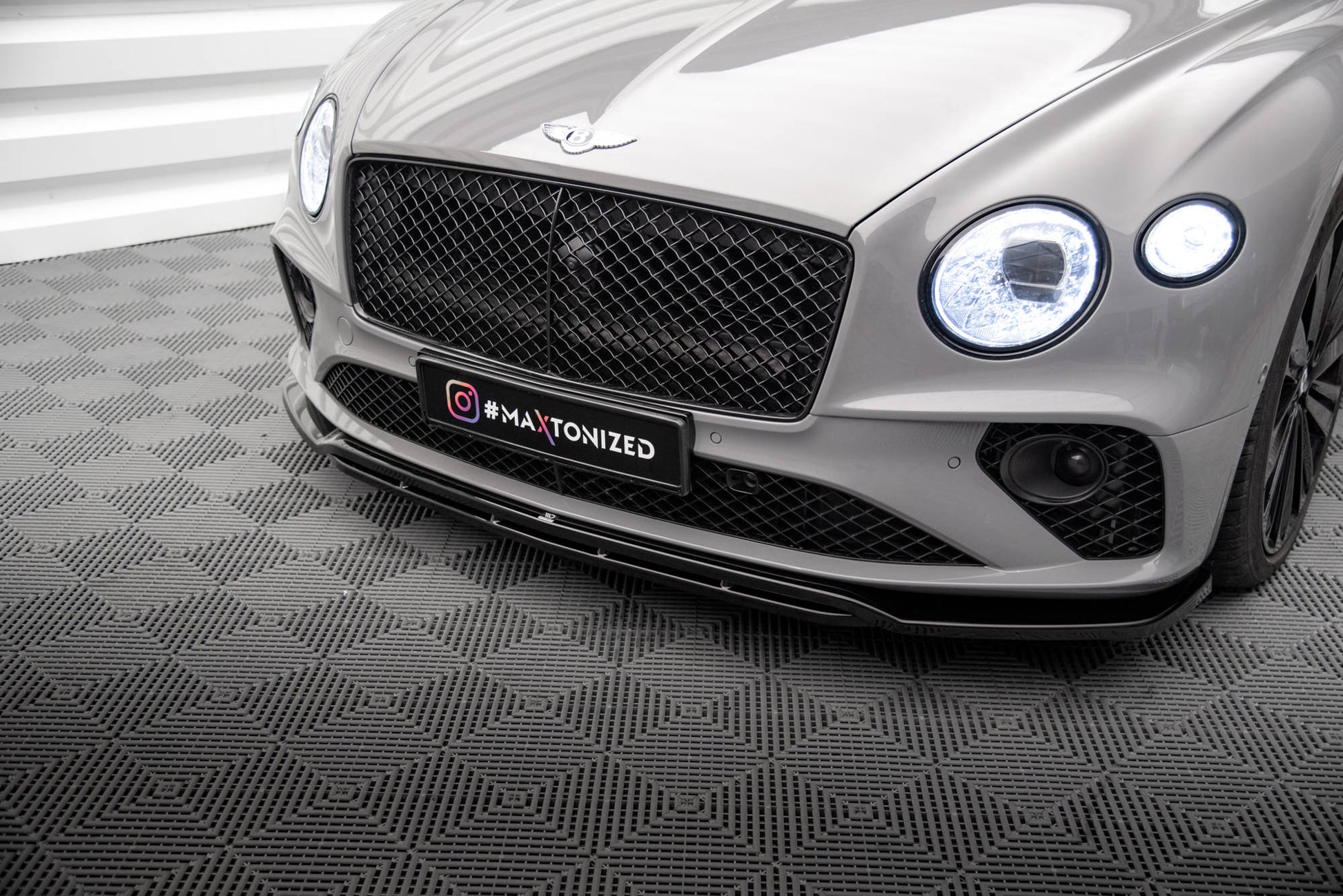 Maxton Front Ansatz für Bentley Continental GT Mk3 schwarz Hochglanz