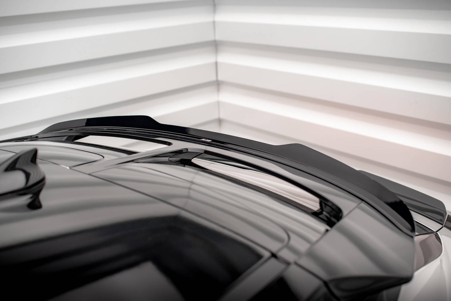 Maxton Höher Spoiler CAP für Kia EV6 GT-Line Mk1 schwarz Hochglanz