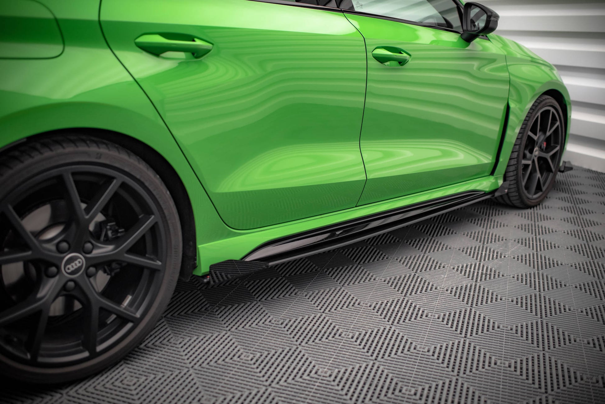 Maxton Street Pro Seitenschweller Ansatz für + Flaps Audi RS3 Limousine 8Y schwarz Hochglanz