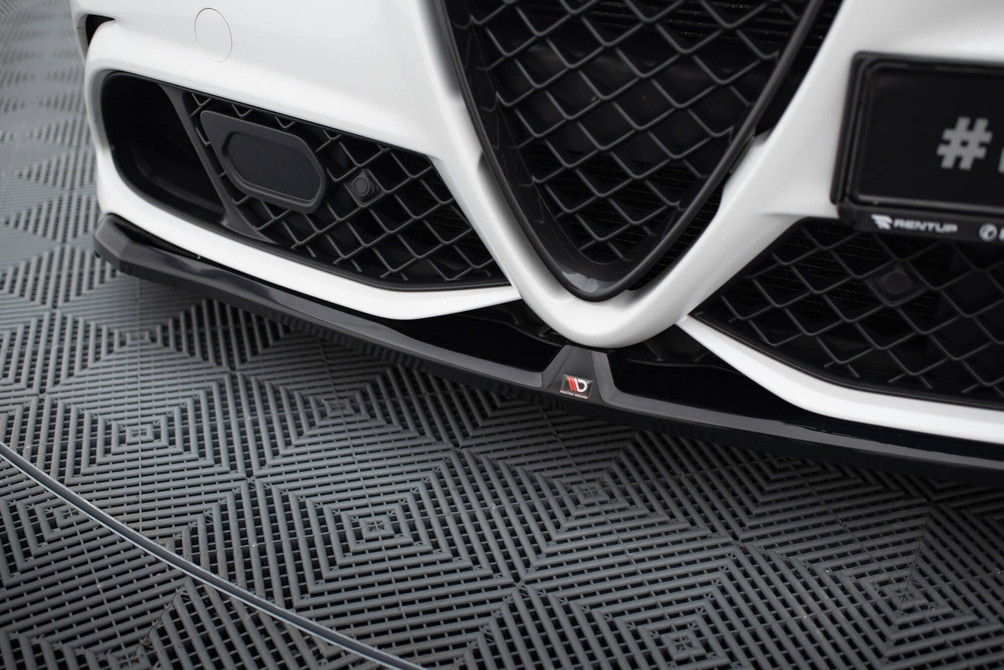 Maxton Front Ansatz für Alfa Romeo Giulia Quadrifoglio schwarz Hochglanz