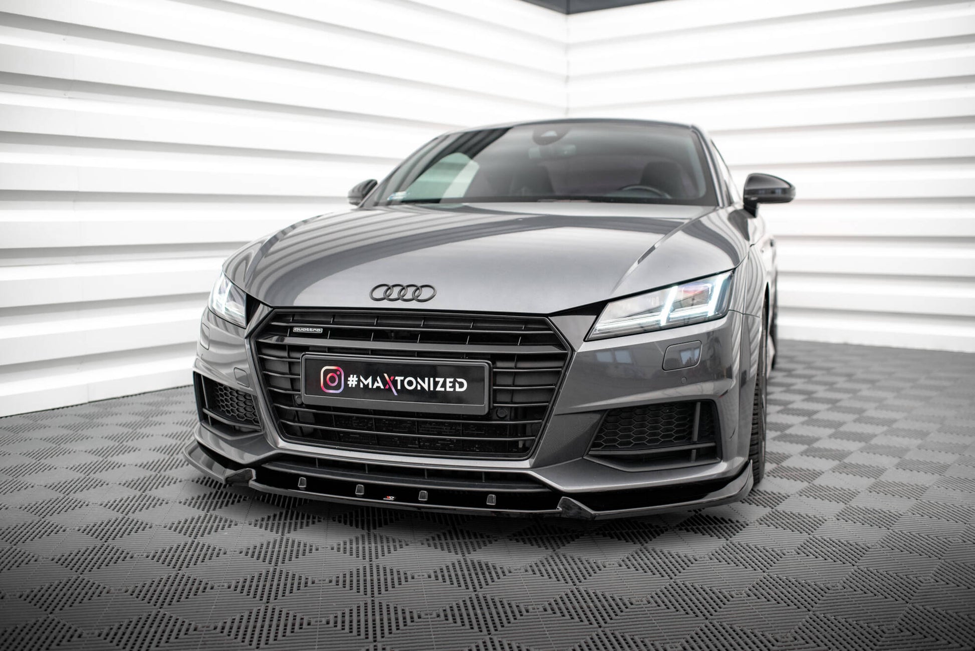 Maxton Front Ansatz V.2 für Audi TT S / S-Line 8S schwarz Hochglanz