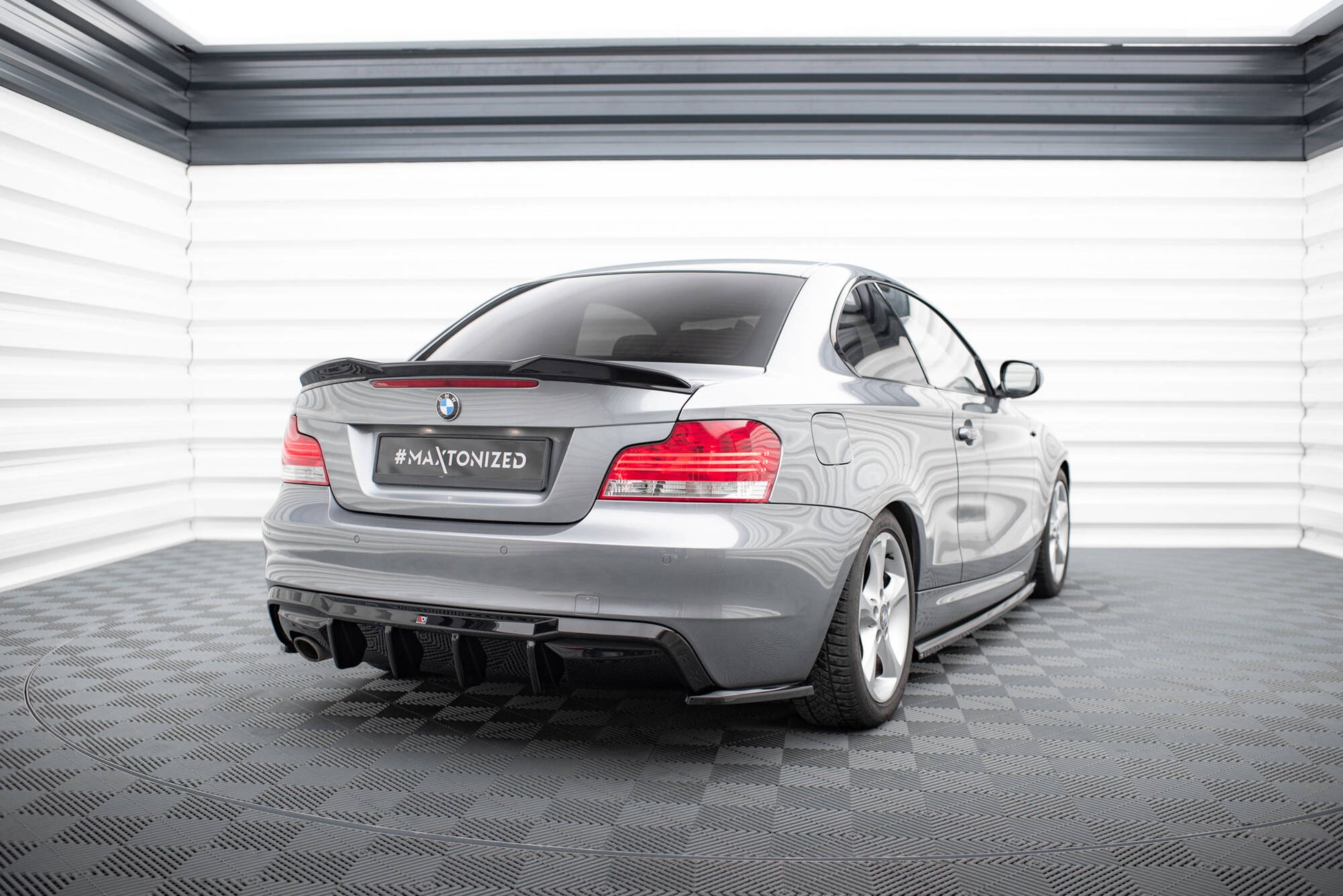 Maxton Spoiler CAP für 3D BMW 1er M-Paket E82 schwarz Hochglanz