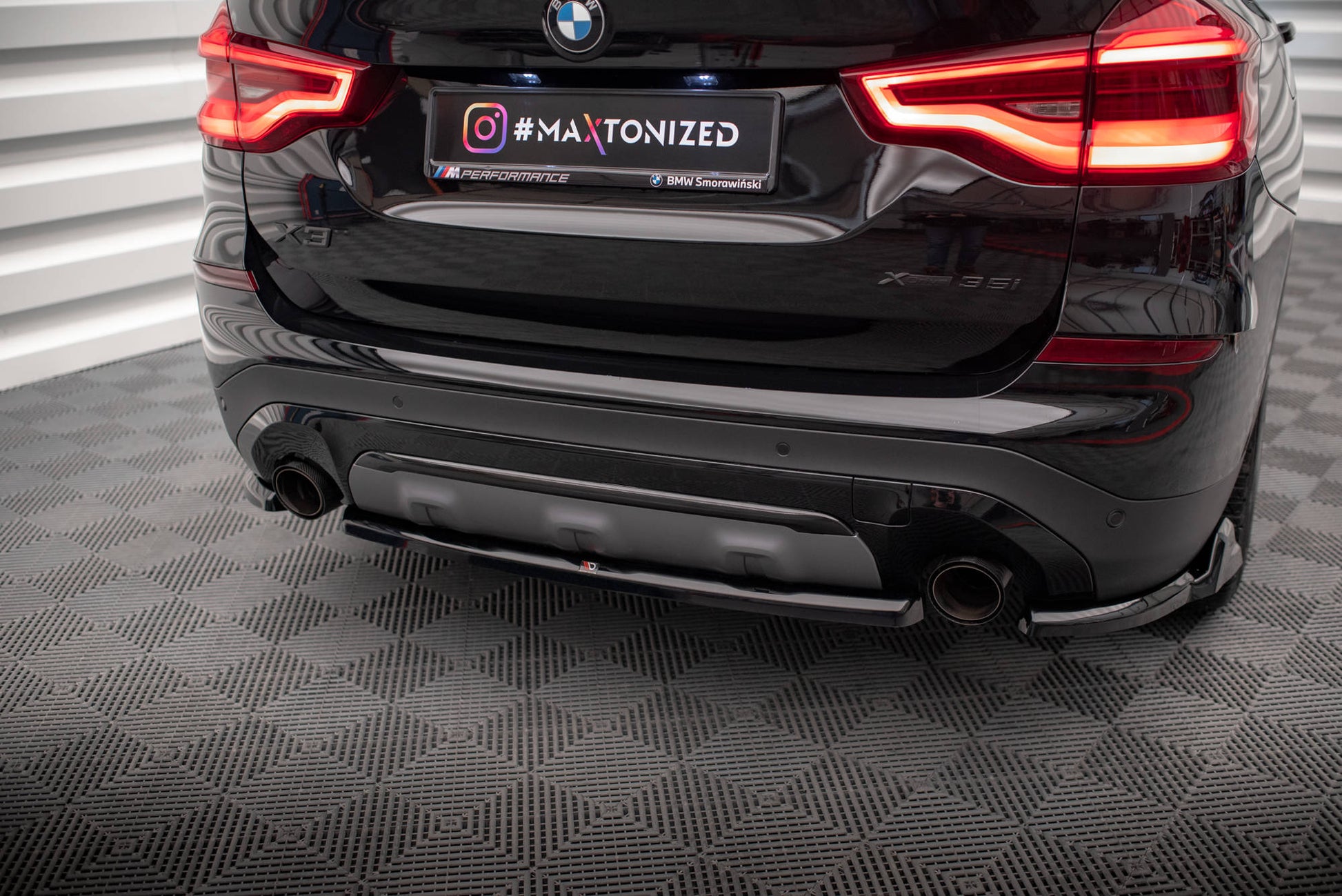 Maxton Zentrale Hinten Splitte BMW X3 G01 schwarz Hochglanz