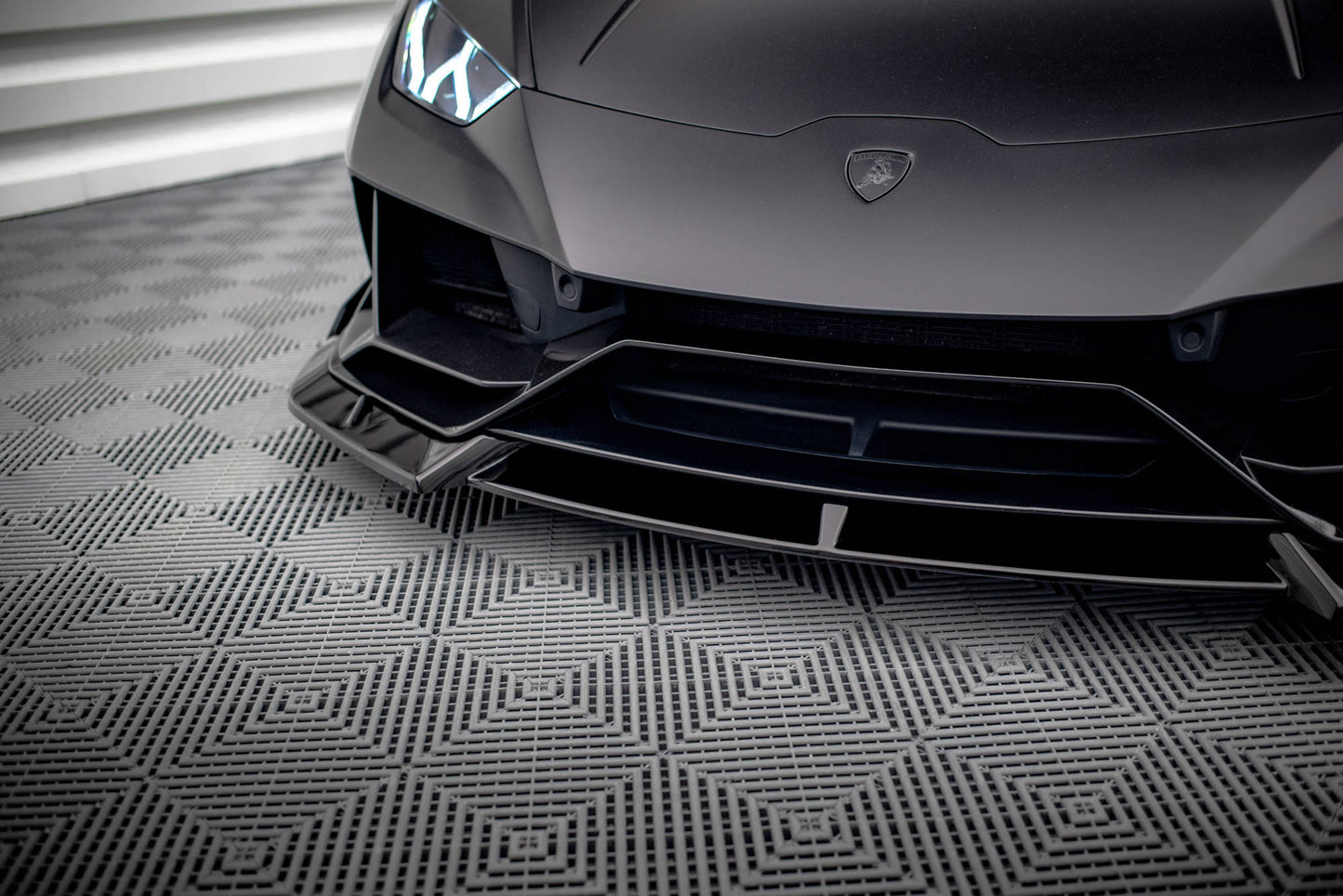 Maxton Front Ansatz für Lamborghini Huracan EVO schwarz Hochglanz