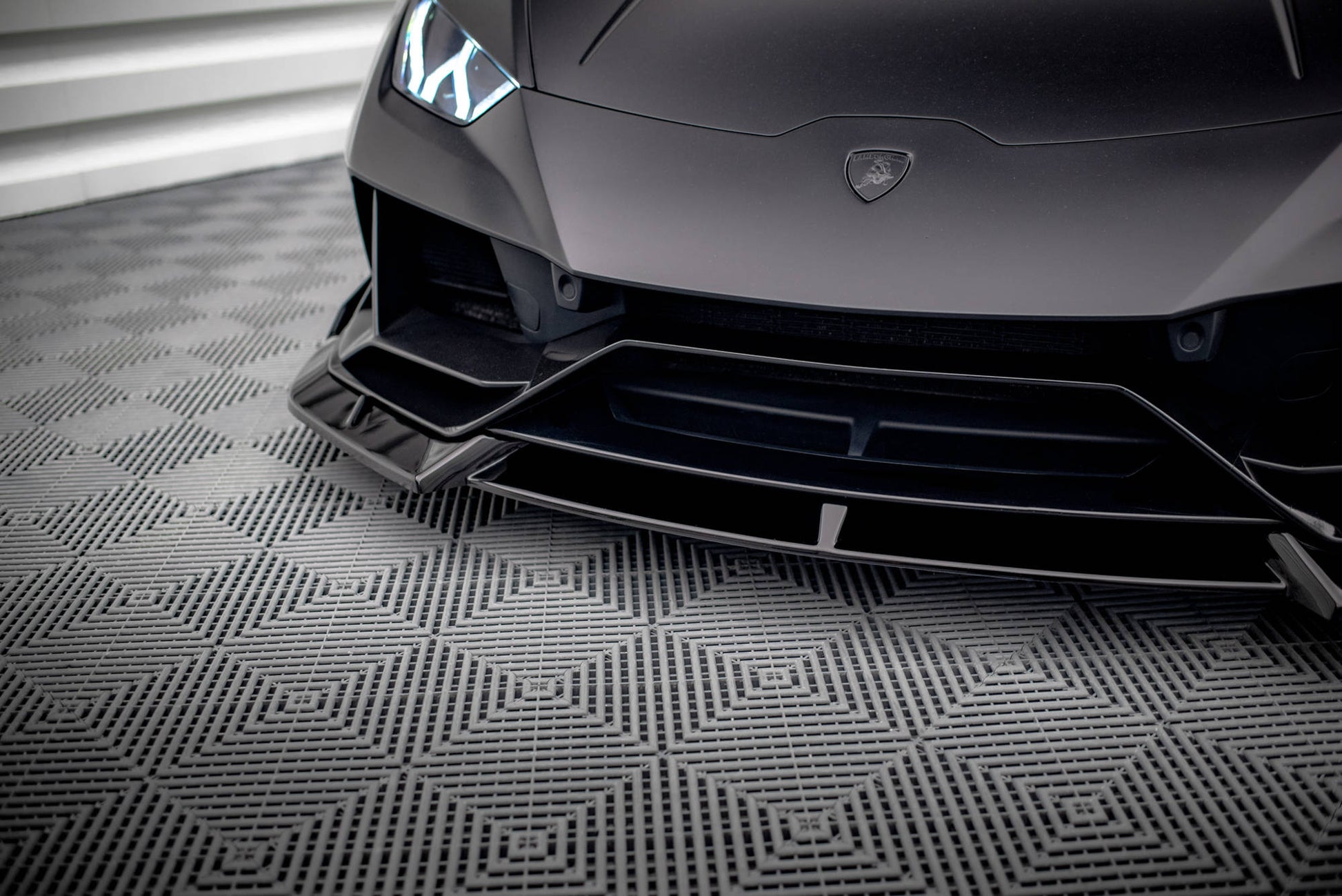 Maxton Front Ansatz für Lamborghini Huracan EVO schwarz Hochglanz