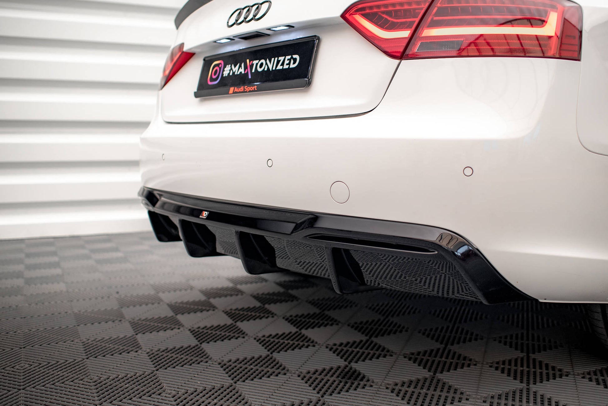 Maxton Diffusor Heck Ansatz für Audi A5 Coupe 8T Facelift (Version mit Doppelauspuff auf einer Seite) schwarz Hochglanz