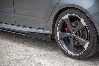 Maxton Robuste Racing Seitenschweller Ansatz für für + Flaps Audi RS3 8V Sportback schwarz Hochglanz
