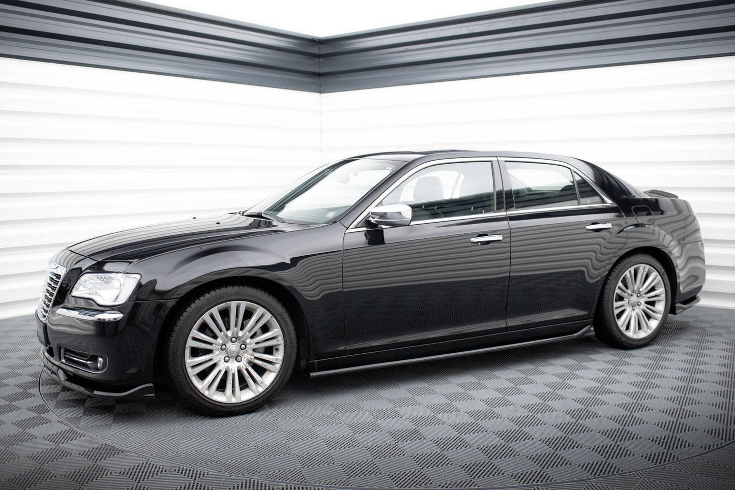 Maxton Seitenschweller Ansatz für Chrysler 300 Mk2 schwarz Hochglanz