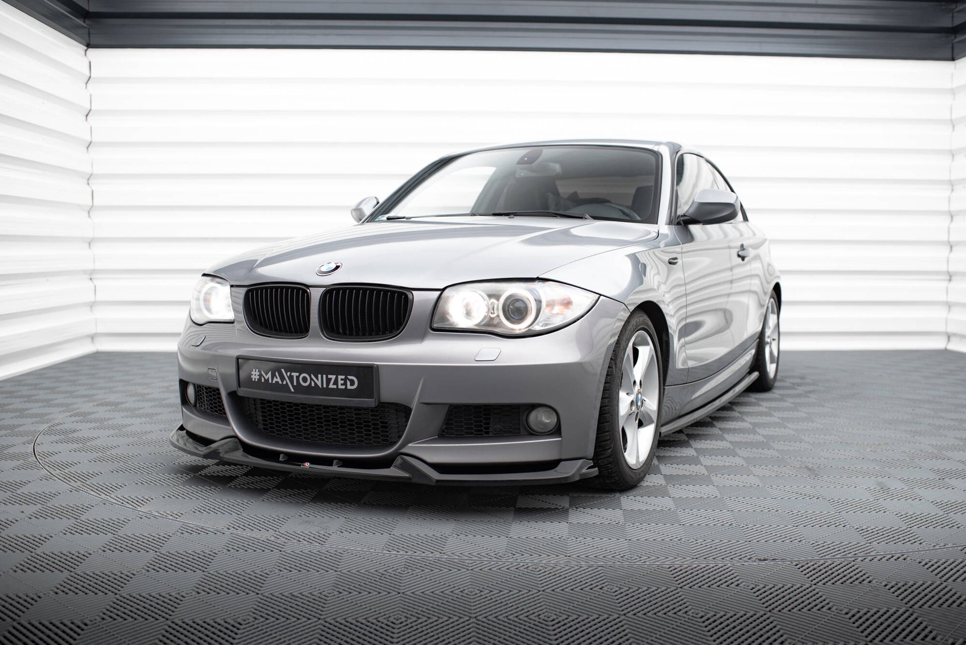 Maxton Front Ansatz V.1 für BMW 1er M-Paket E82 schwarz Hochglanz