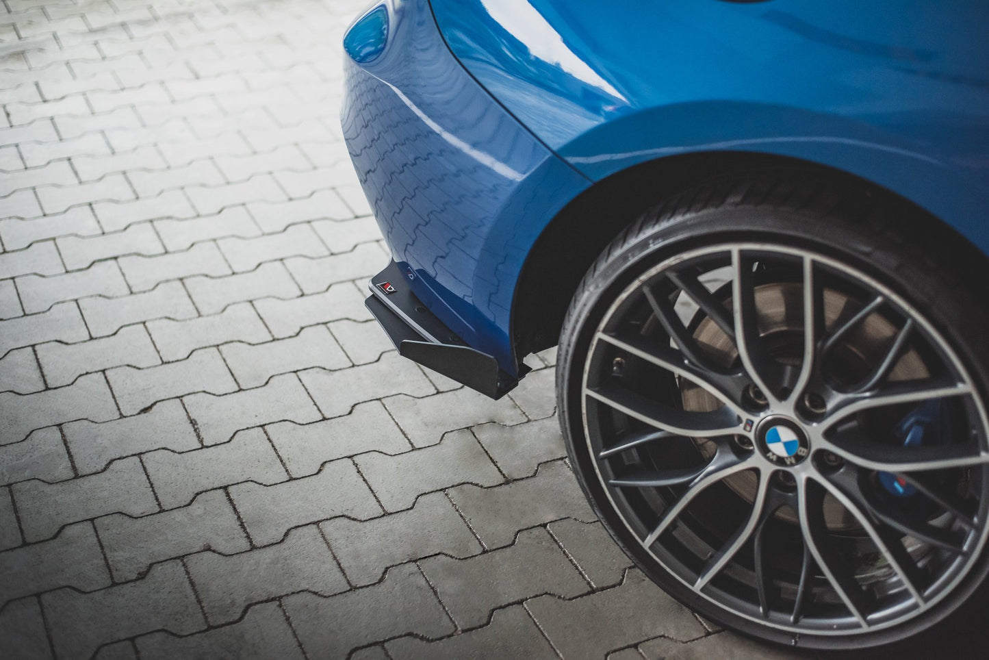 Maxton Robuste Racing Heck Ansatz Flaps Diffusor +Flaps für BMW M135i F20 schwarz Hochglanz