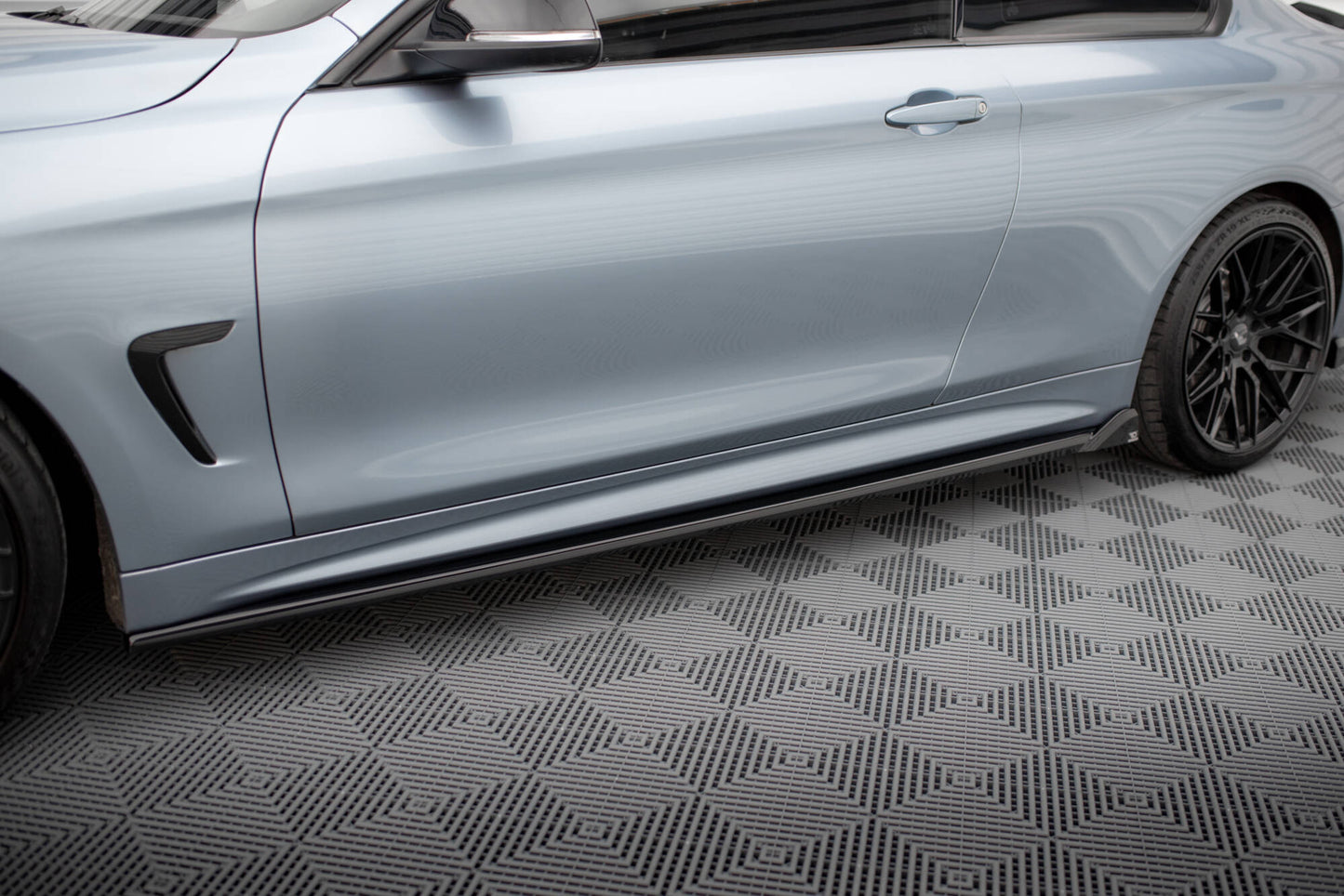 Maxton Seitenschweller Ansatz für V.2 für BMW 4er Coupe / Gran Coupe / Cabrio M-Paket F32 / F36 / F33 schwarz Hochglanz