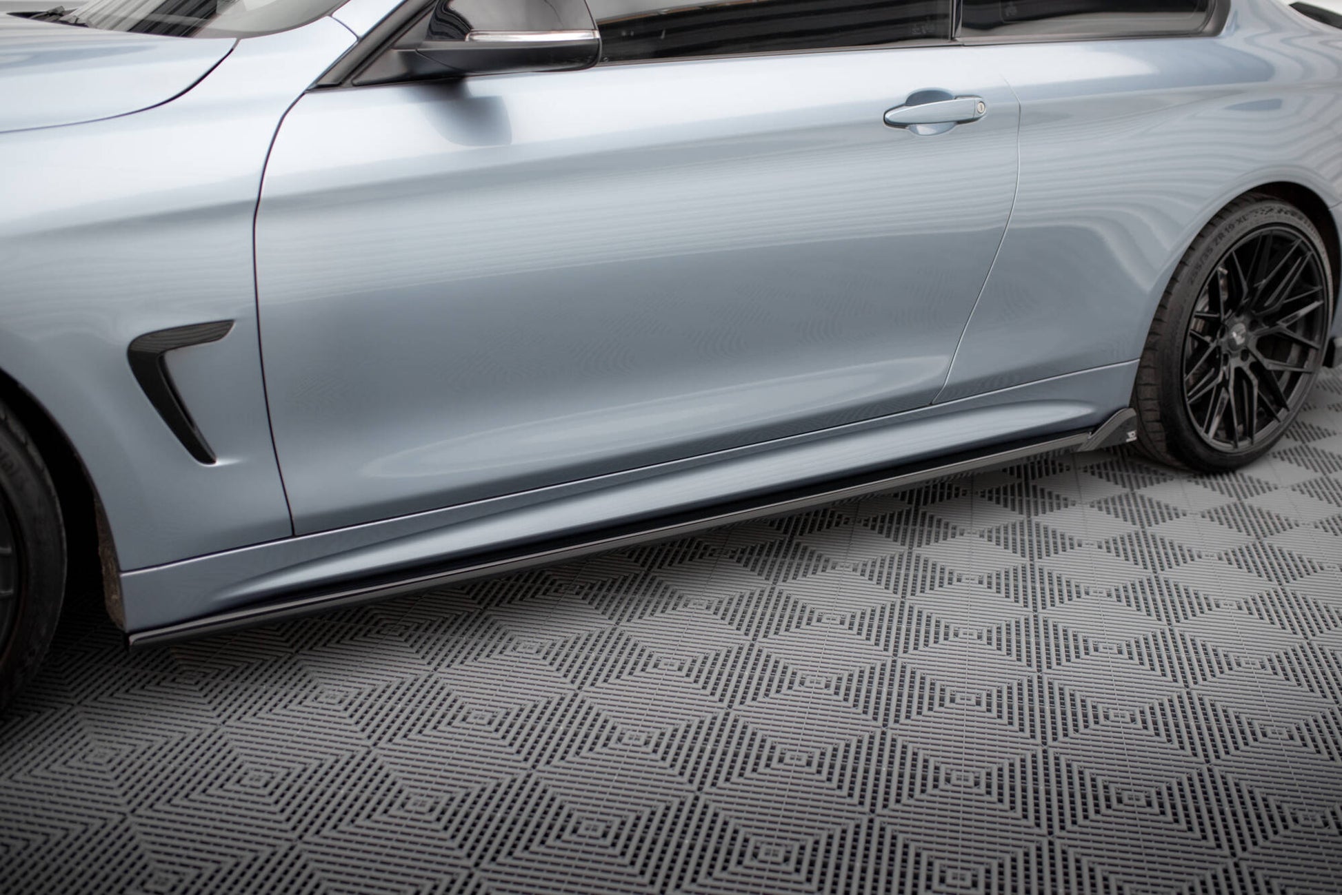 Maxton Seitenschweller Ansatz für V.2 für BMW 4er Coupe / Gran Coupe / Cabrio M-Paket F32 / F36 / F33 schwarz Hochglanz