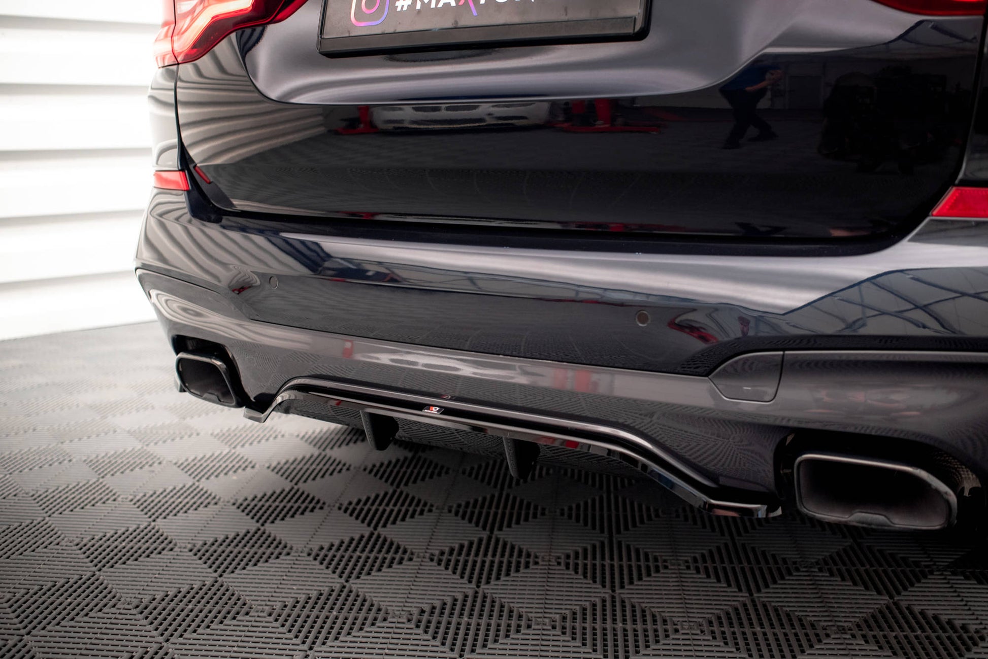 Maxton Mittlerer Diffusor Heck Ansatz DTM Look für BMW X3 M40i / M40d G01 schwarz Hochglanz