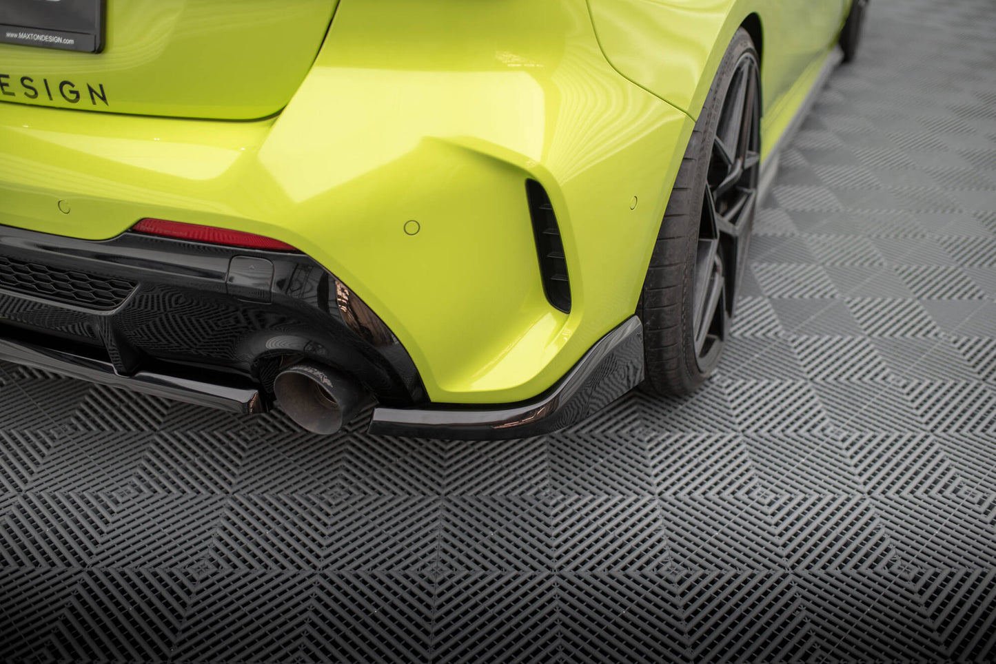 Maxton Heck Ansatz Flaps Diffusor V.1 für2 BMW 1er M-Paket / M135i F40 schwarz Hochglanz