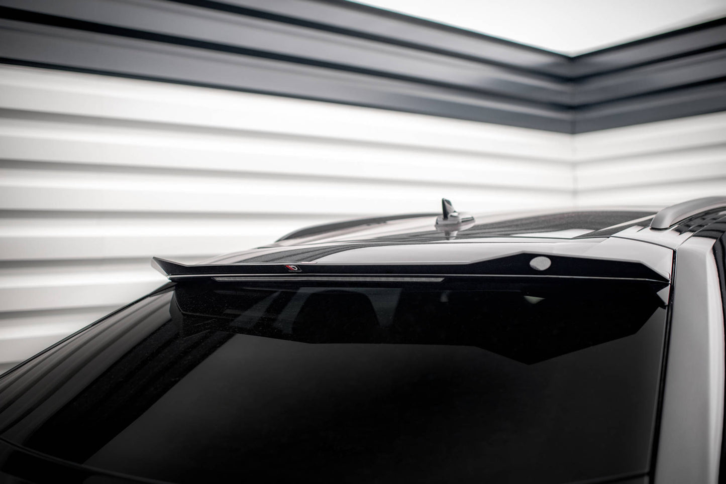 Maxton Höher Spoiler CAP für Lamborghini Urus Mk1 schwarz Hochglanz