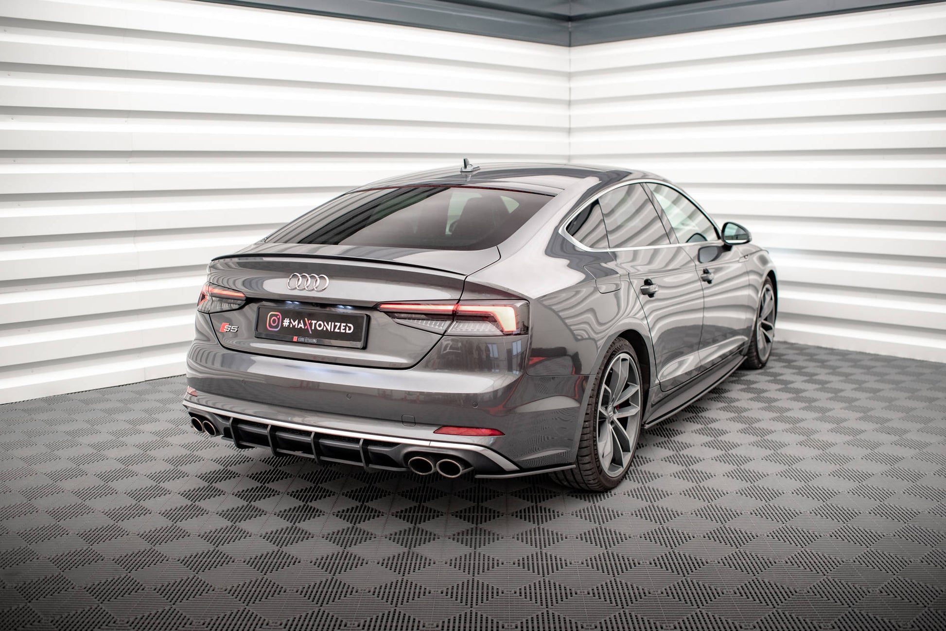 Maxton Street Pro Heckschürze für Audi S5 Coupe / Sportback F5