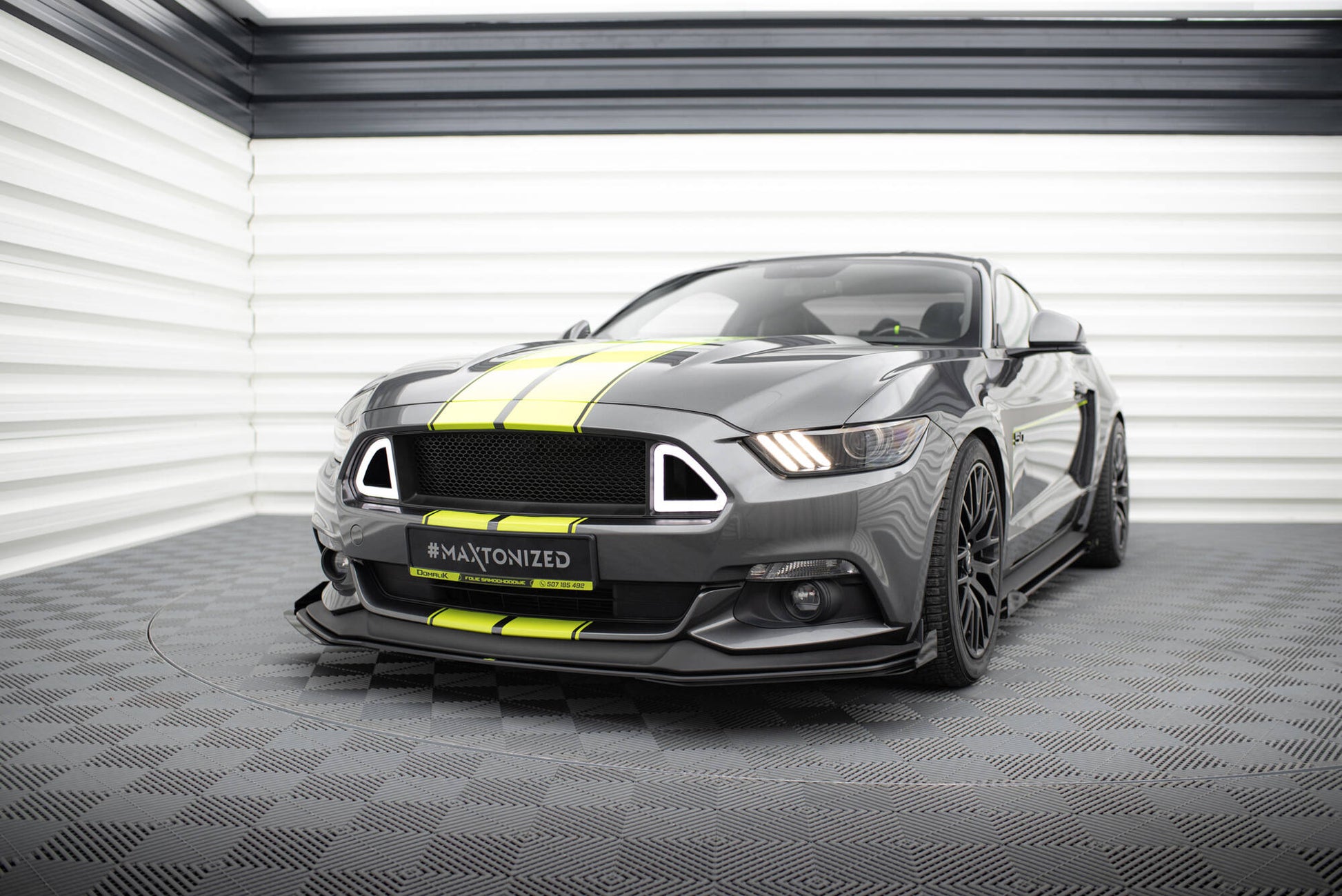 Maxton Street Pro Front Ansatz für +Flaps für + Flaps Ford Mustang GT Mk6  schwarz Hochglanz