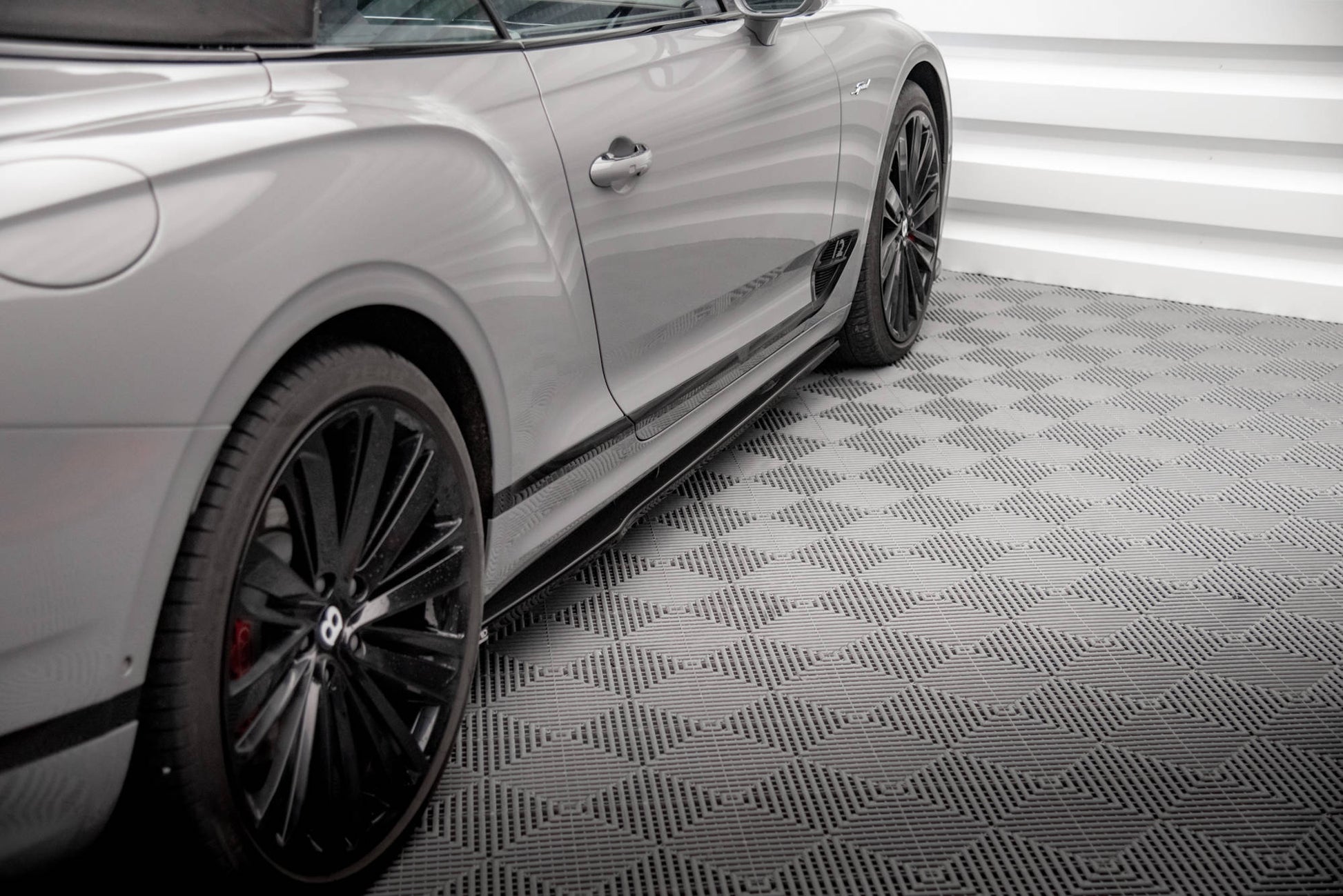 Maxton Seitenschweller Ansatz für Bentley Continental GT Mk3 schwarz Hochglanz