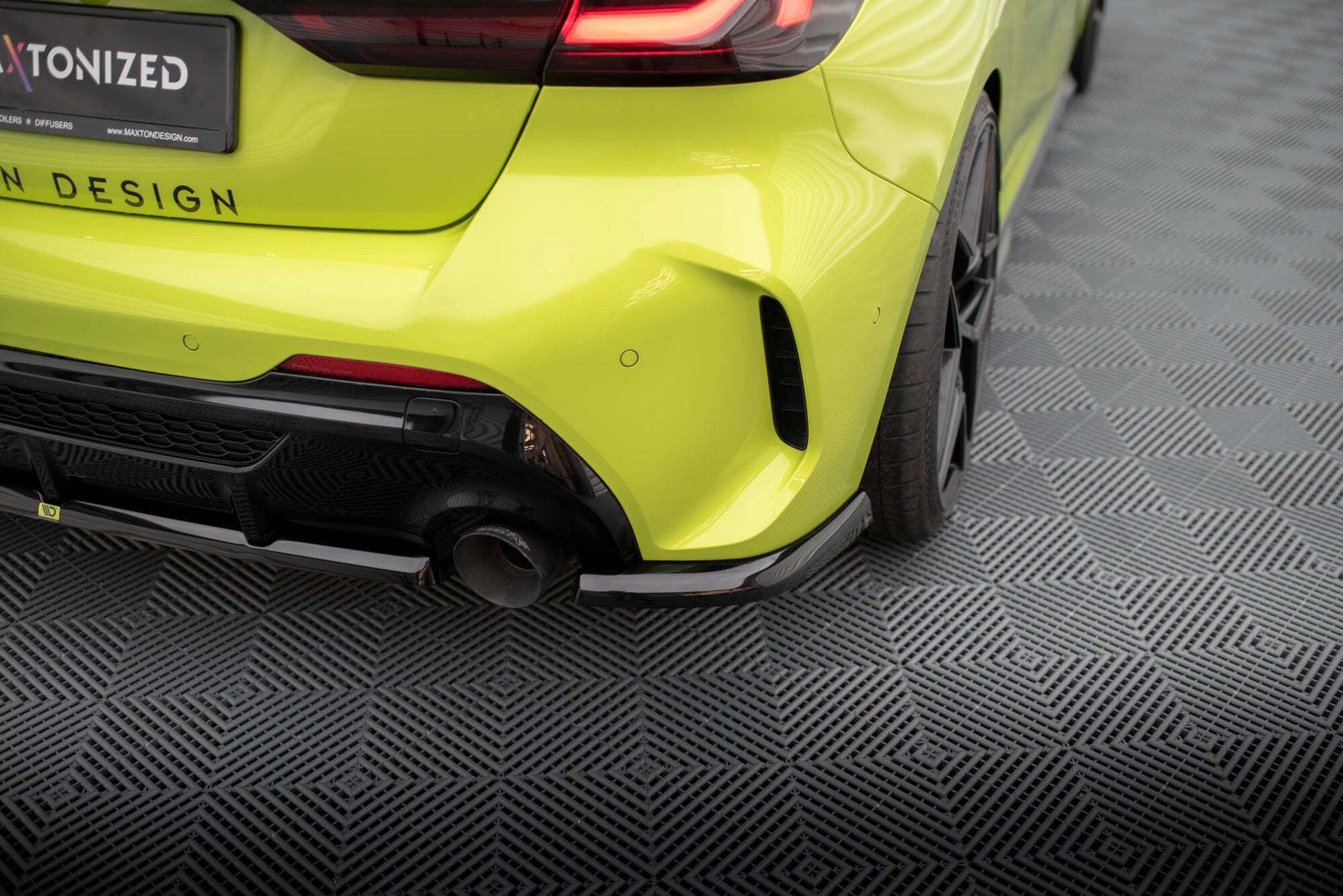 Maxton Heck Ansatz Flaps Diffusor V.1 für1 BMW 1er M-Paket / M135i F40 schwarz Hochglanz