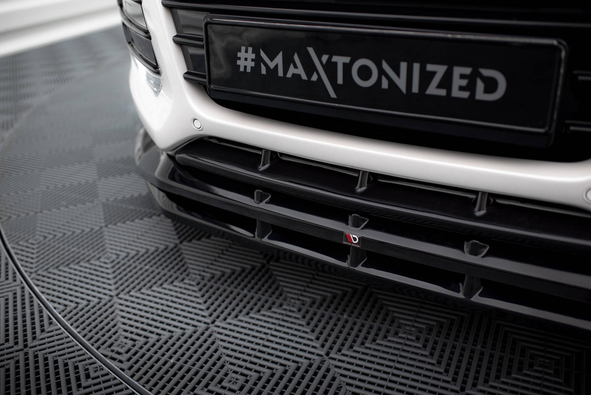Maxton Front Ansatz für Ford Kuga ST-Line Mk2 schwarz Hochglanz