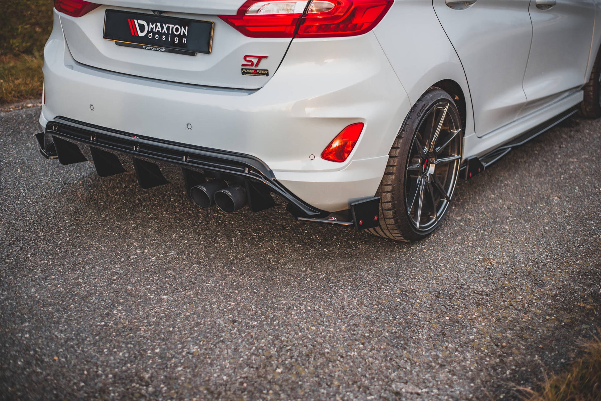 Maxton Heck Ansatz Flaps Diffusor für V.4 + Flaps Ford Fiesta ST Mk8