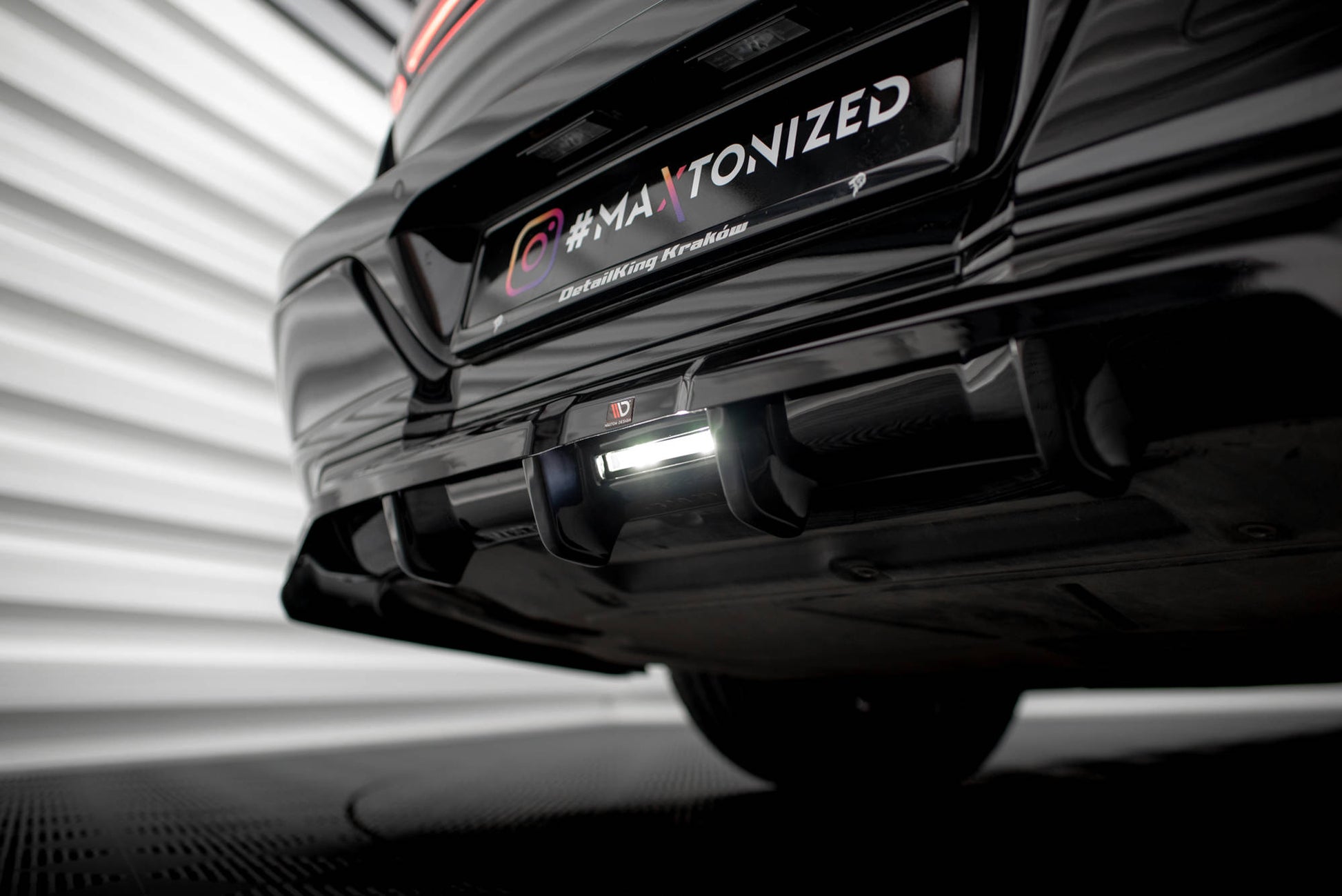 Maxton Mittlerer Diffusor Heck Ansatz DTM Look für BMW 7 M-Paket G70 schwarz Hochglanz