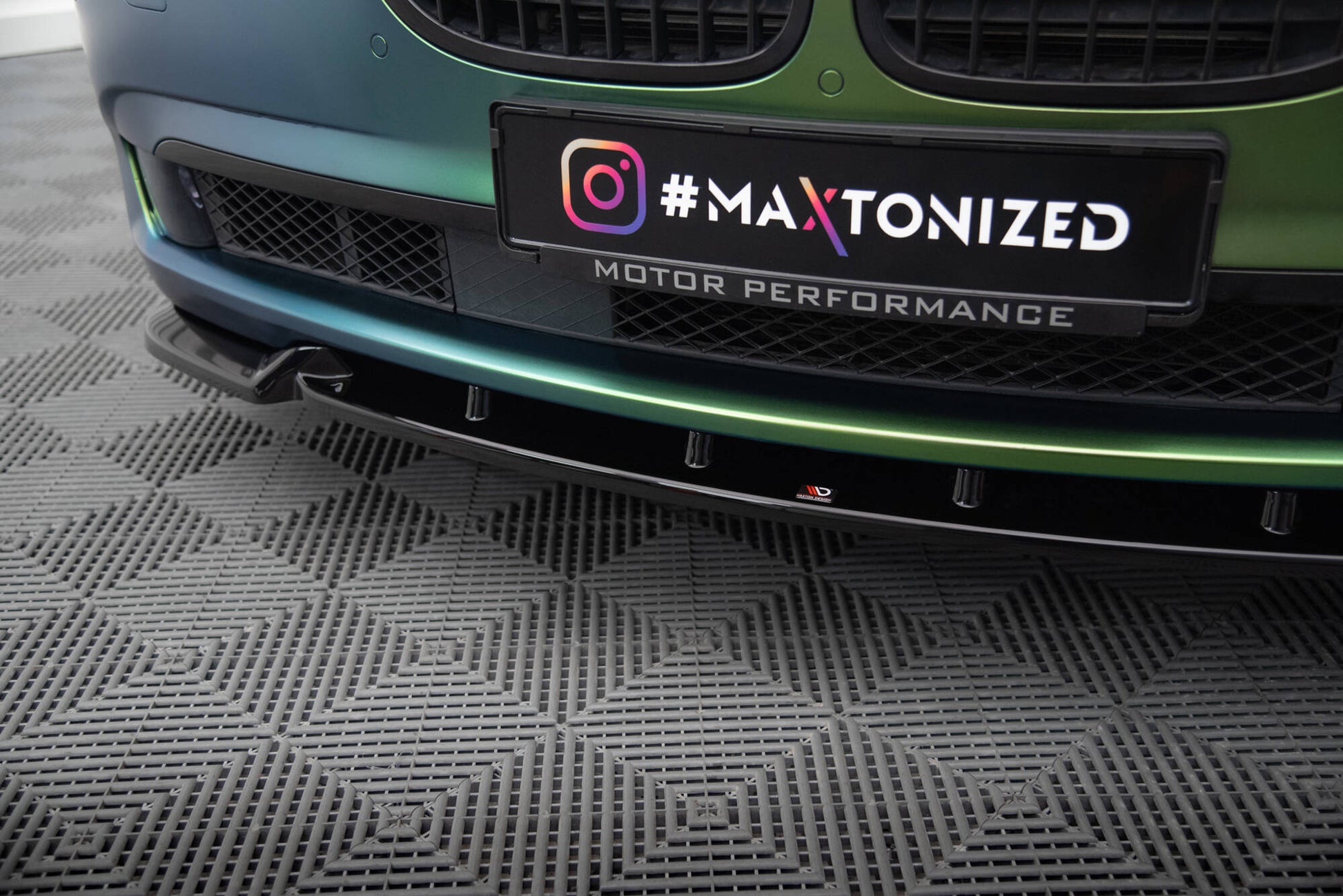 Maxton Front Ansatz V.2 für BMW 7 F01 schwarz Hochglanz